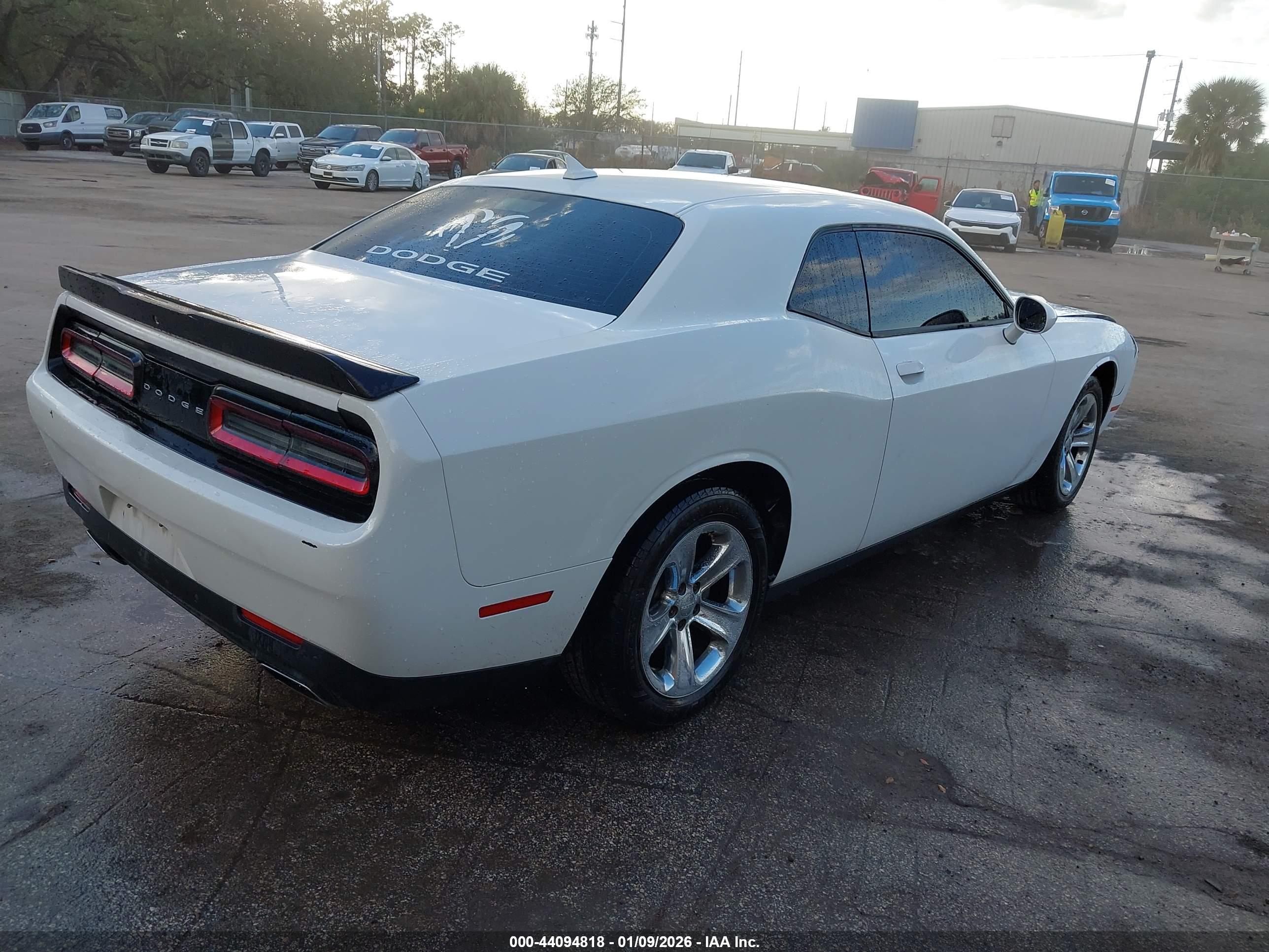 DODGE CHALLENGER image 4