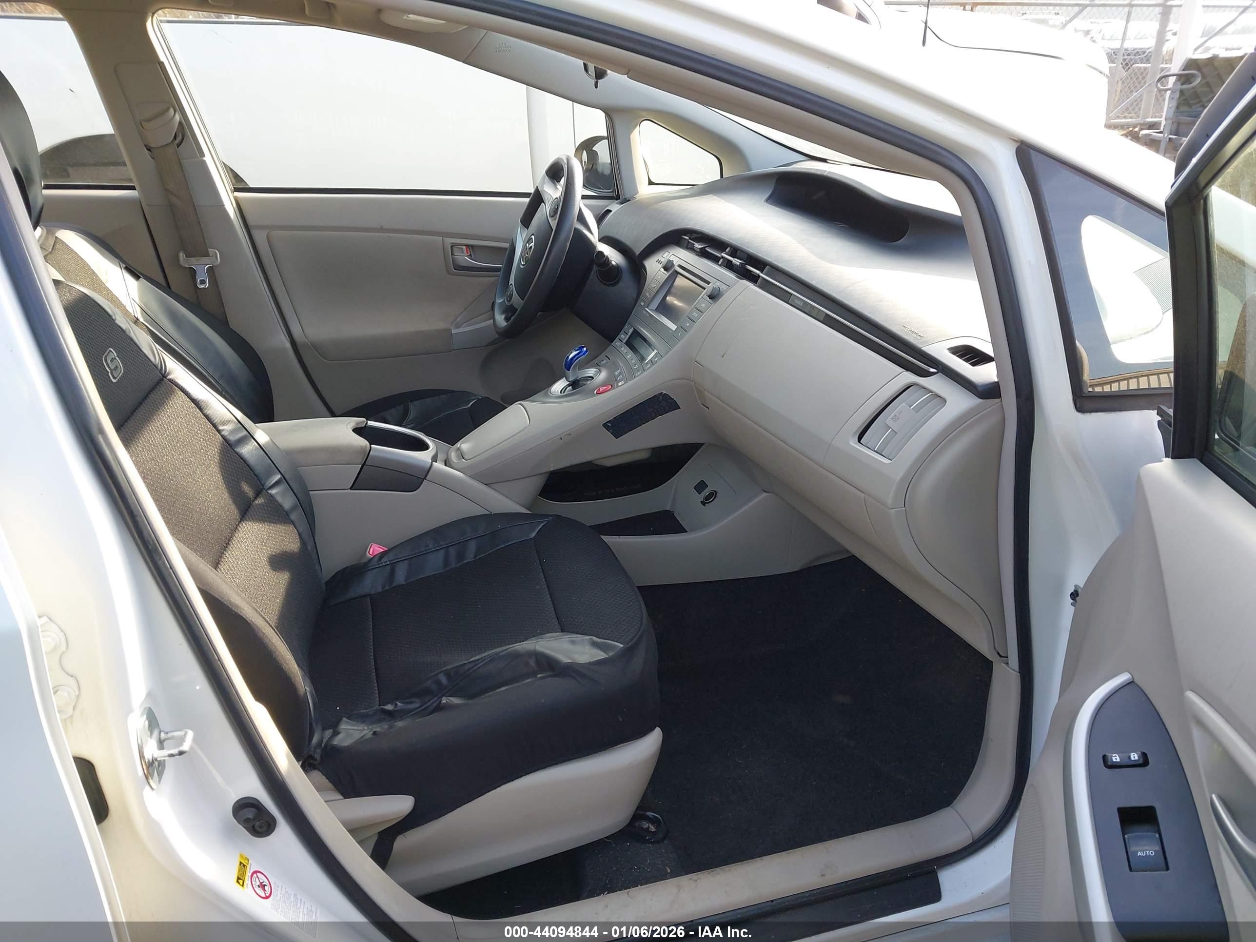 TOYOTA PRIUS image 5