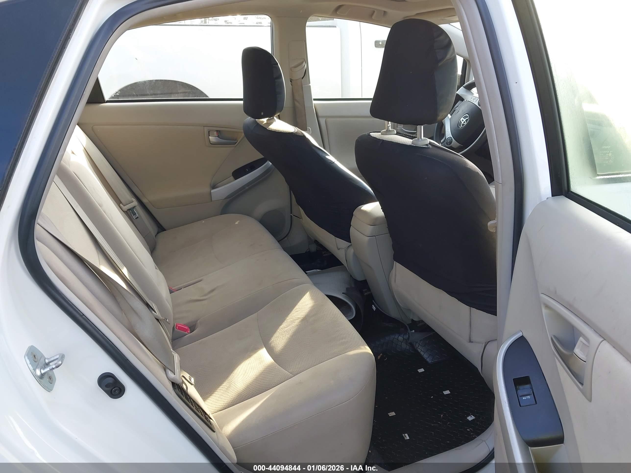 TOYOTA PRIUS image 8