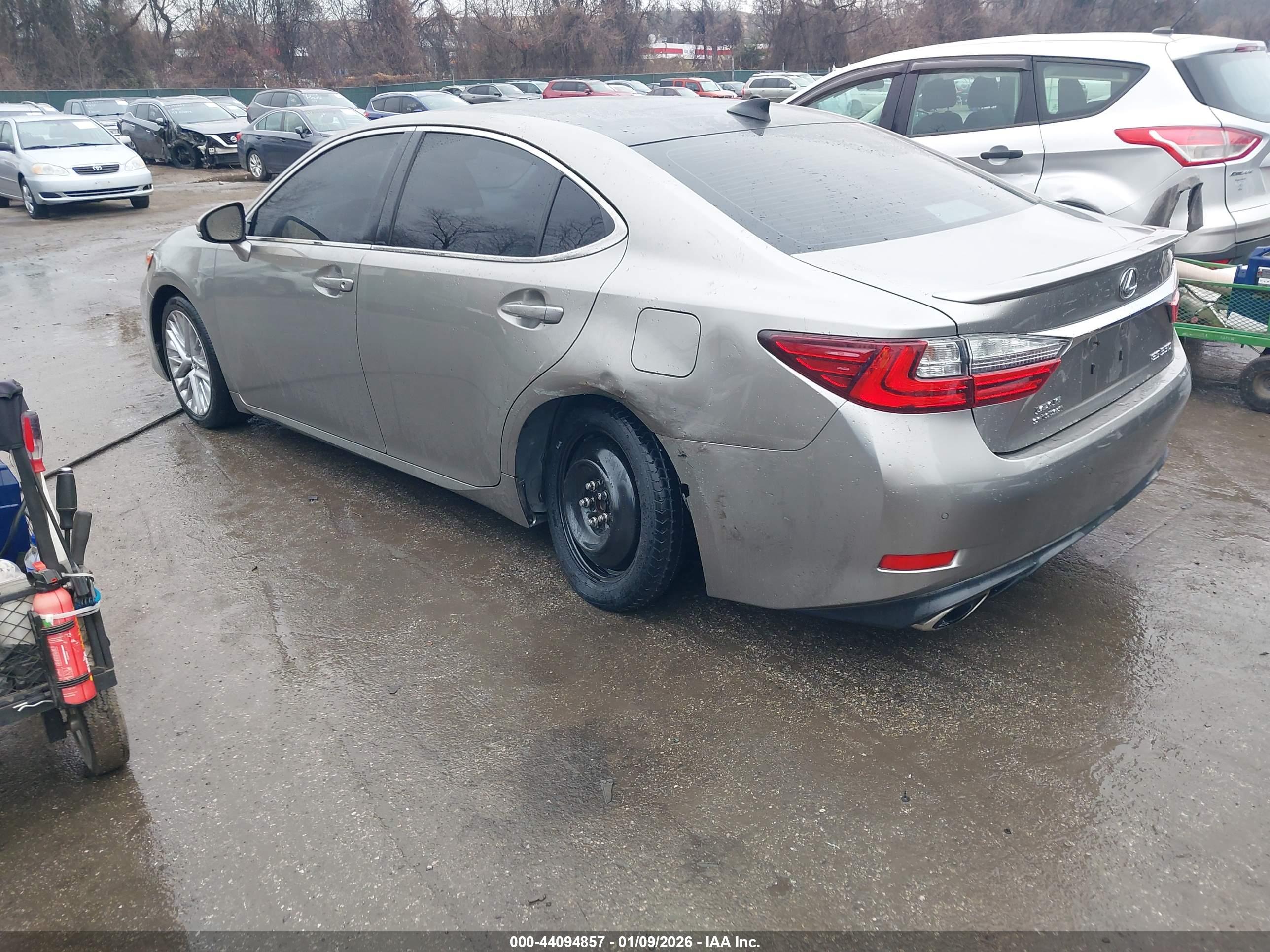 LEXUS ES image 3