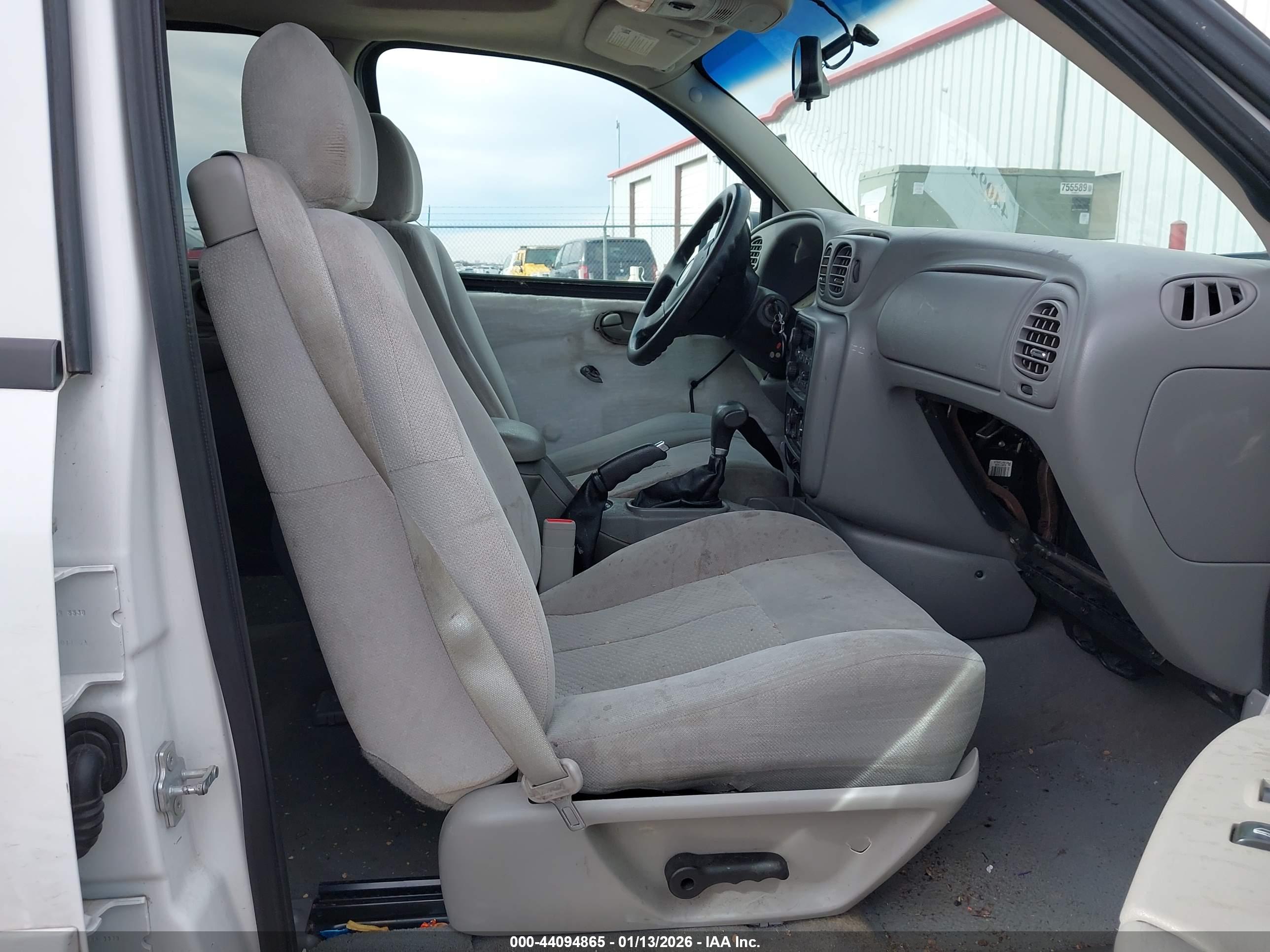 CHEVROLET TRAILBLAZER image 5