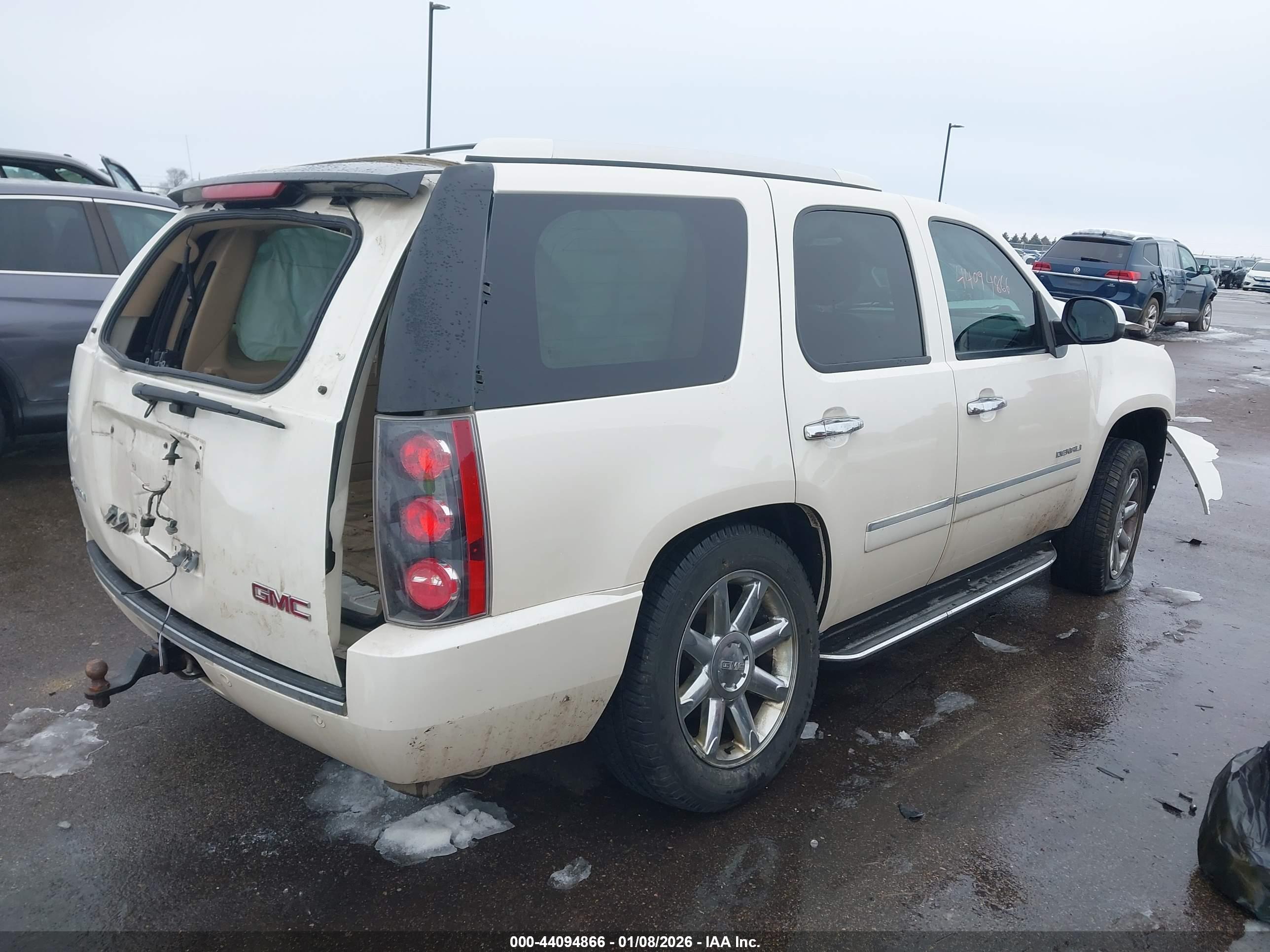 GMC YUKON image 4