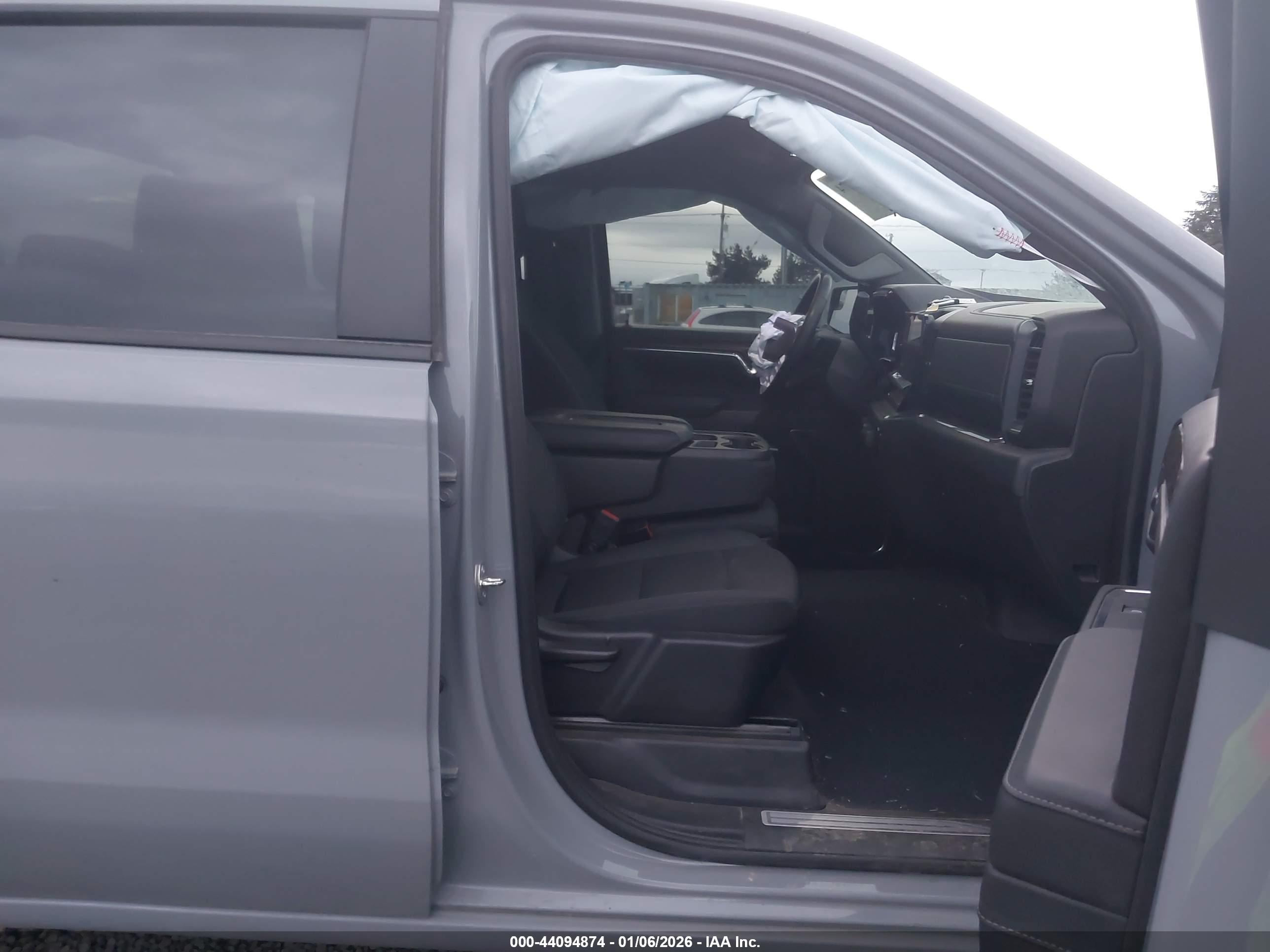 CHEVROLET SILVERADO image 5