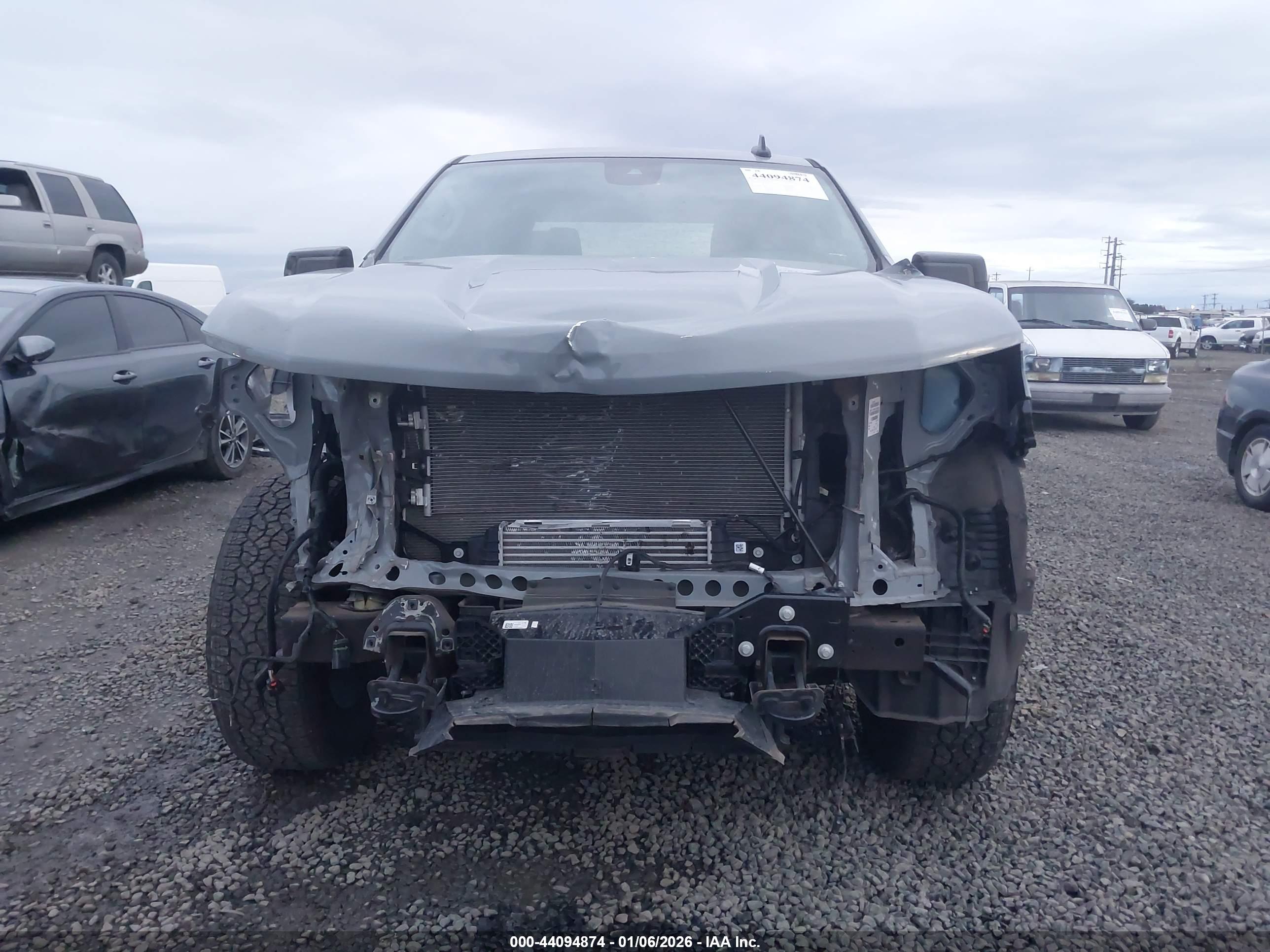 CHEVROLET SILVERADO image 6