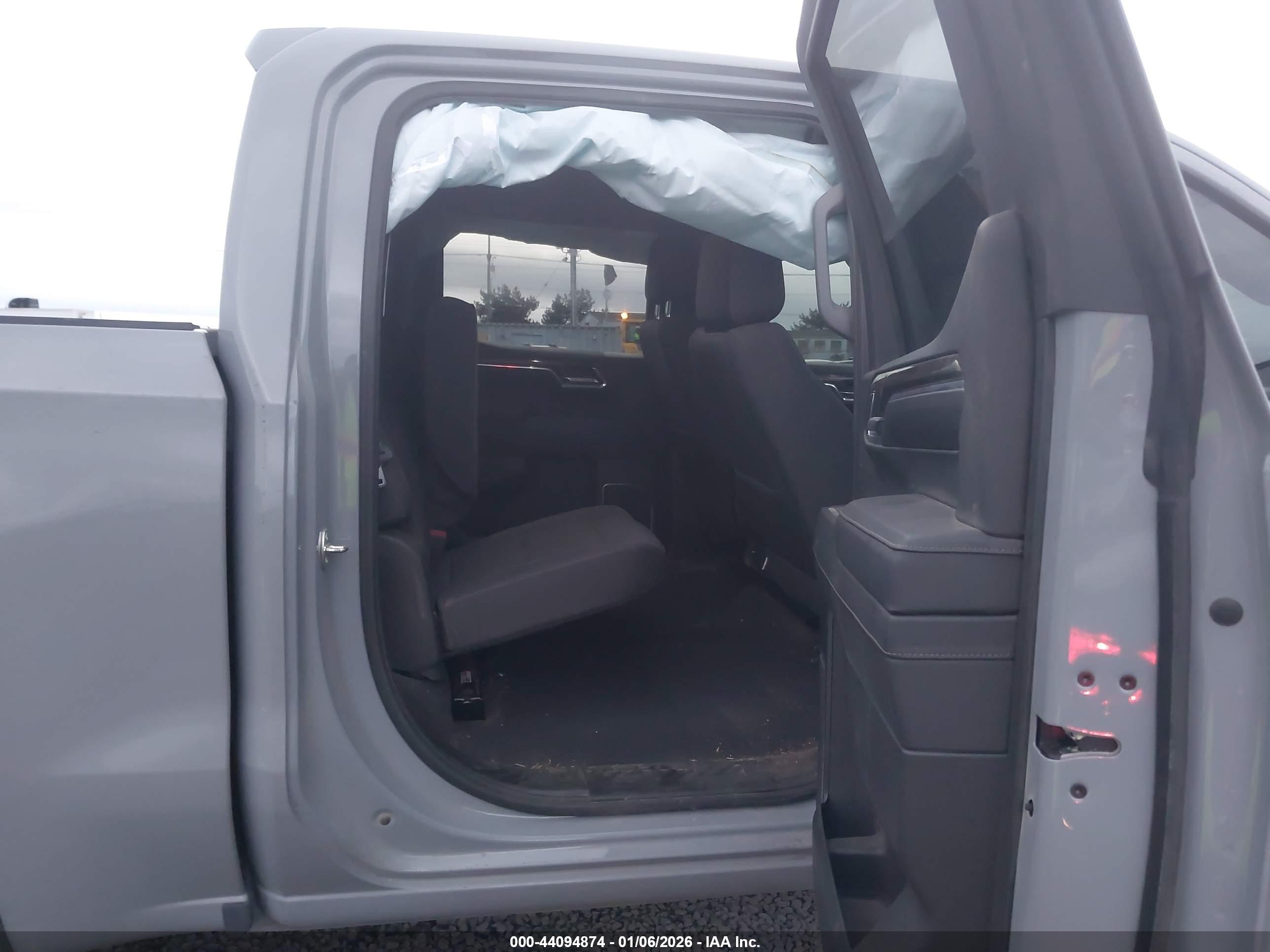 CHEVROLET SILVERADO image 8
