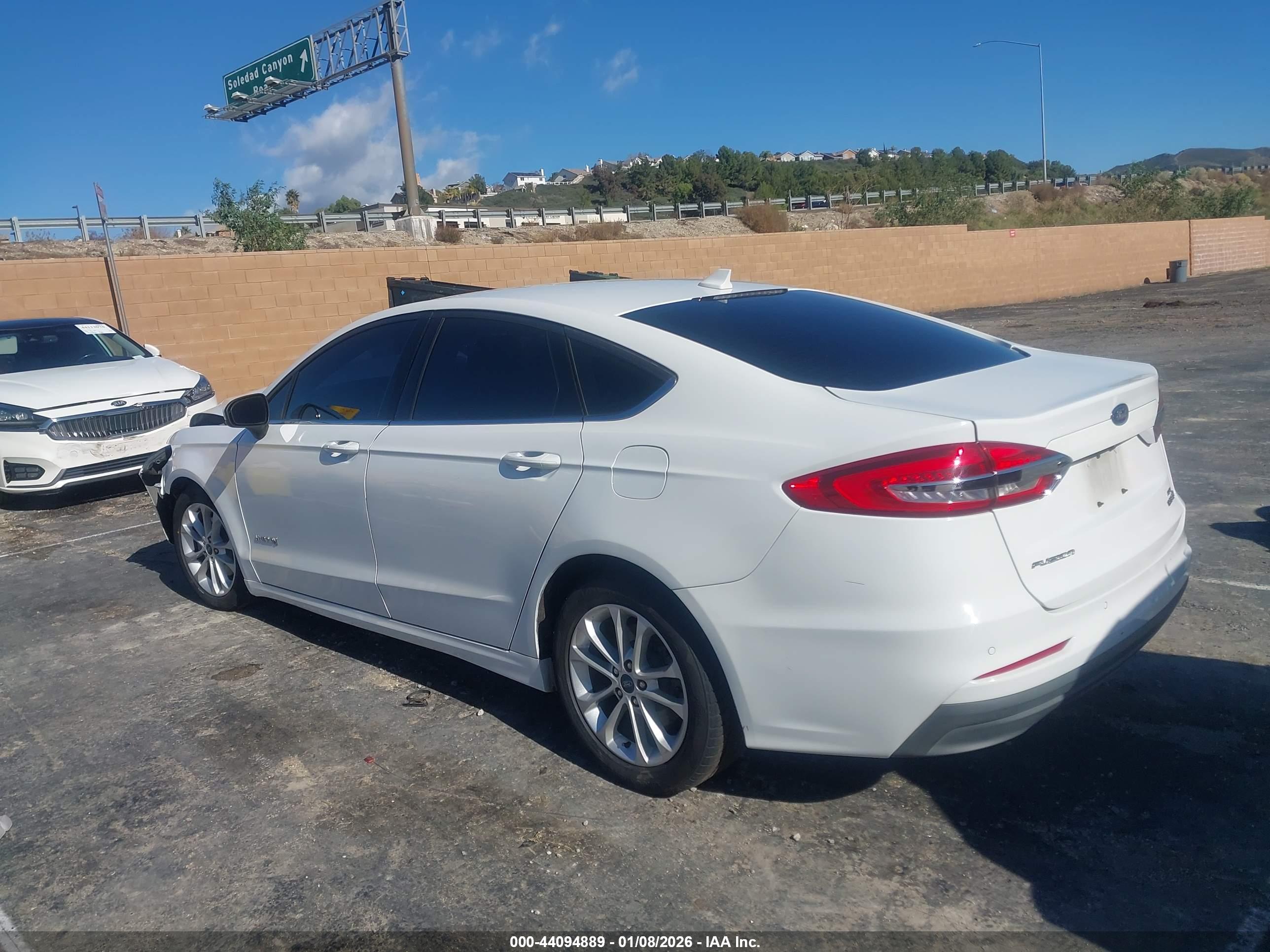 FORD FUSION image 3
