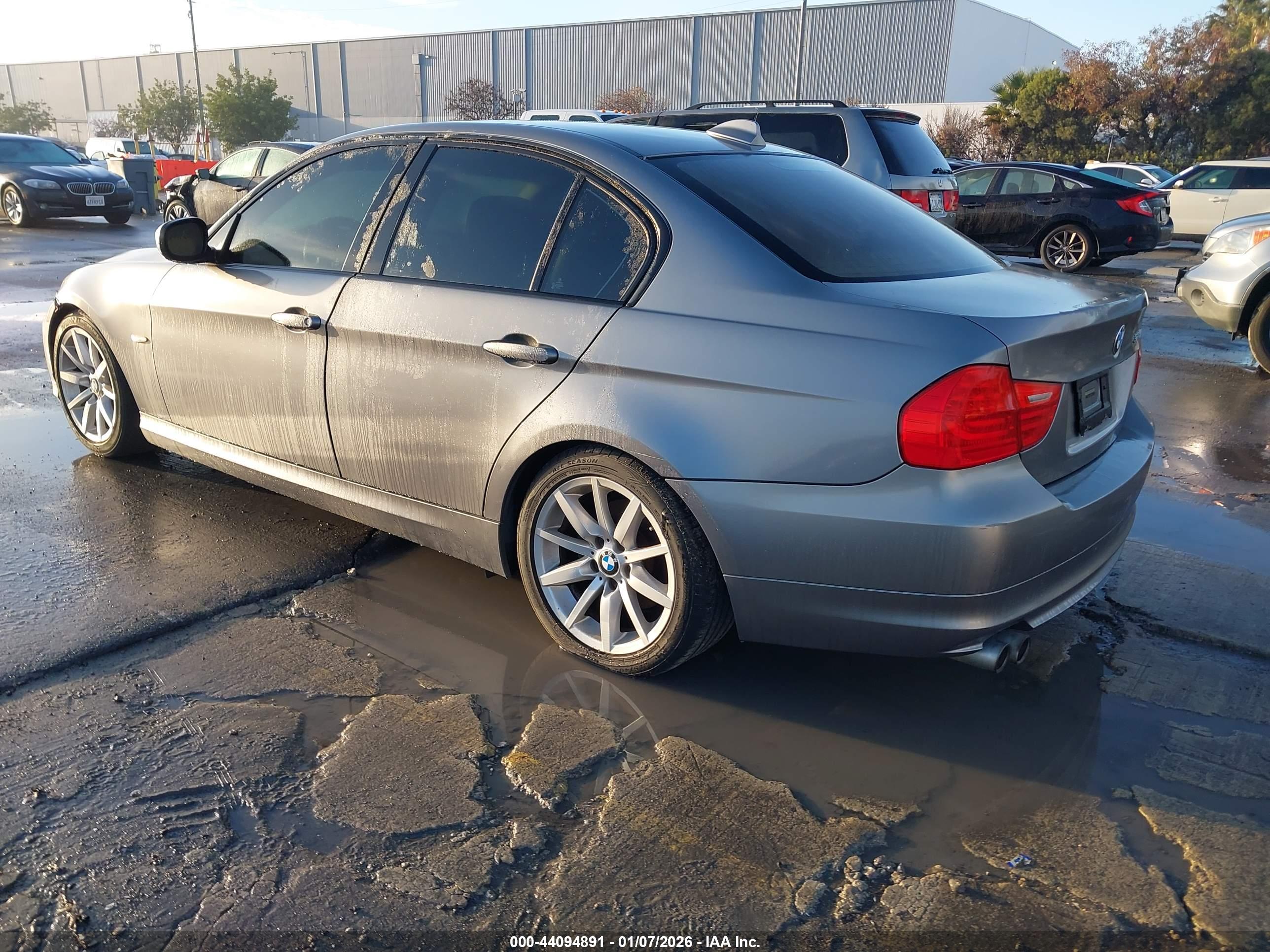BMW 328I image 3