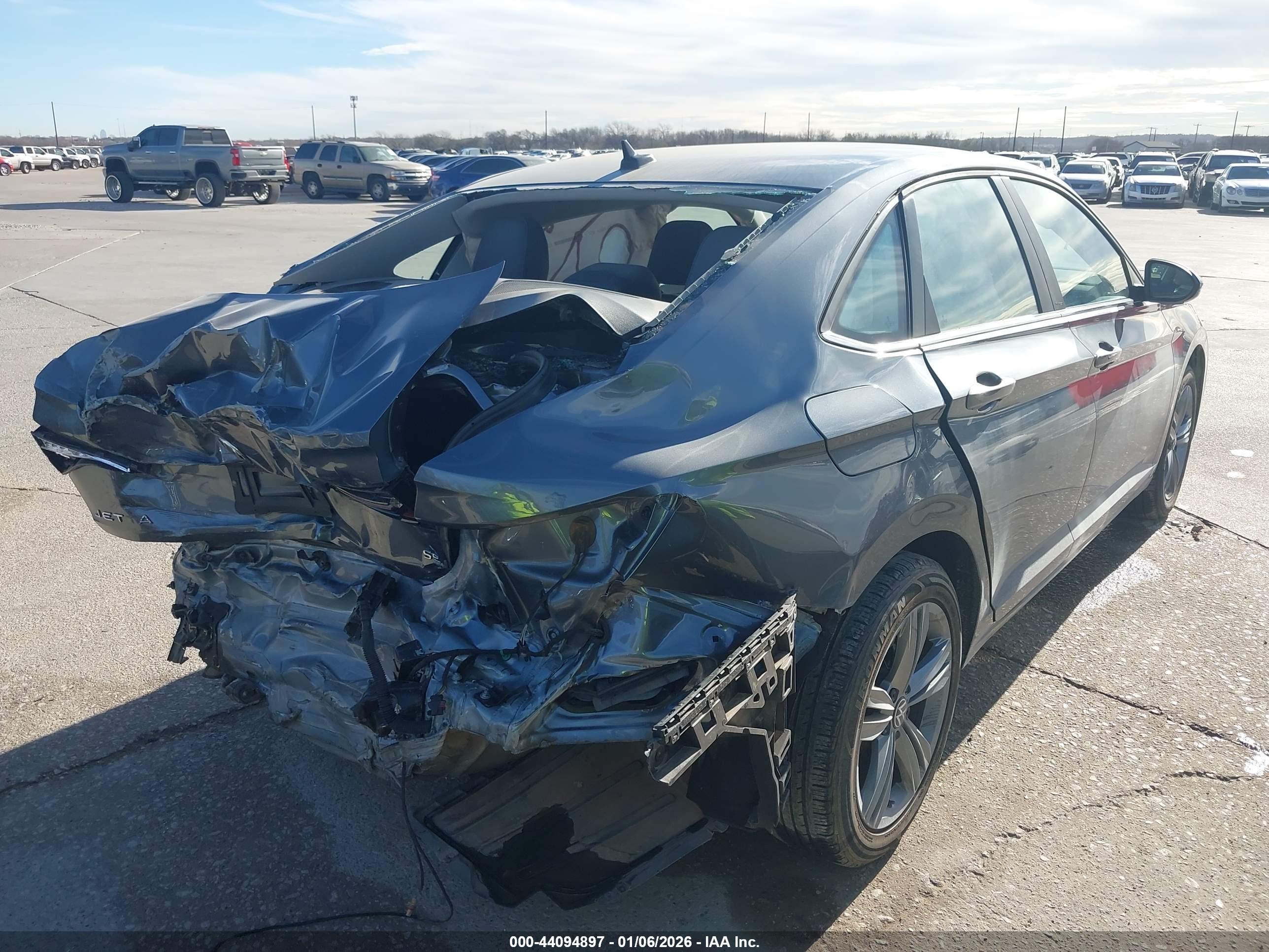 VOLKSWAGEN JETTA image 4
