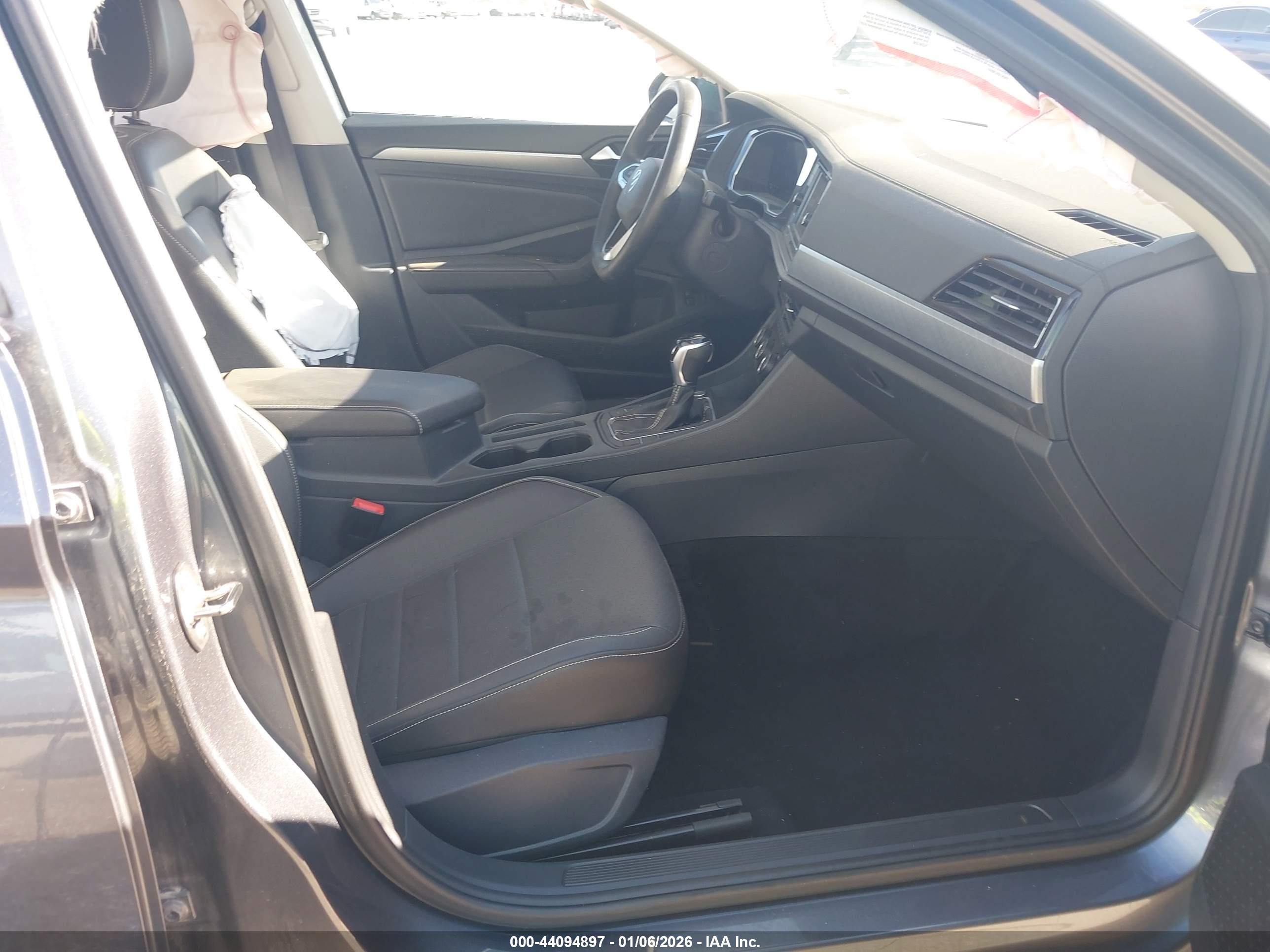 VOLKSWAGEN JETTA image 5