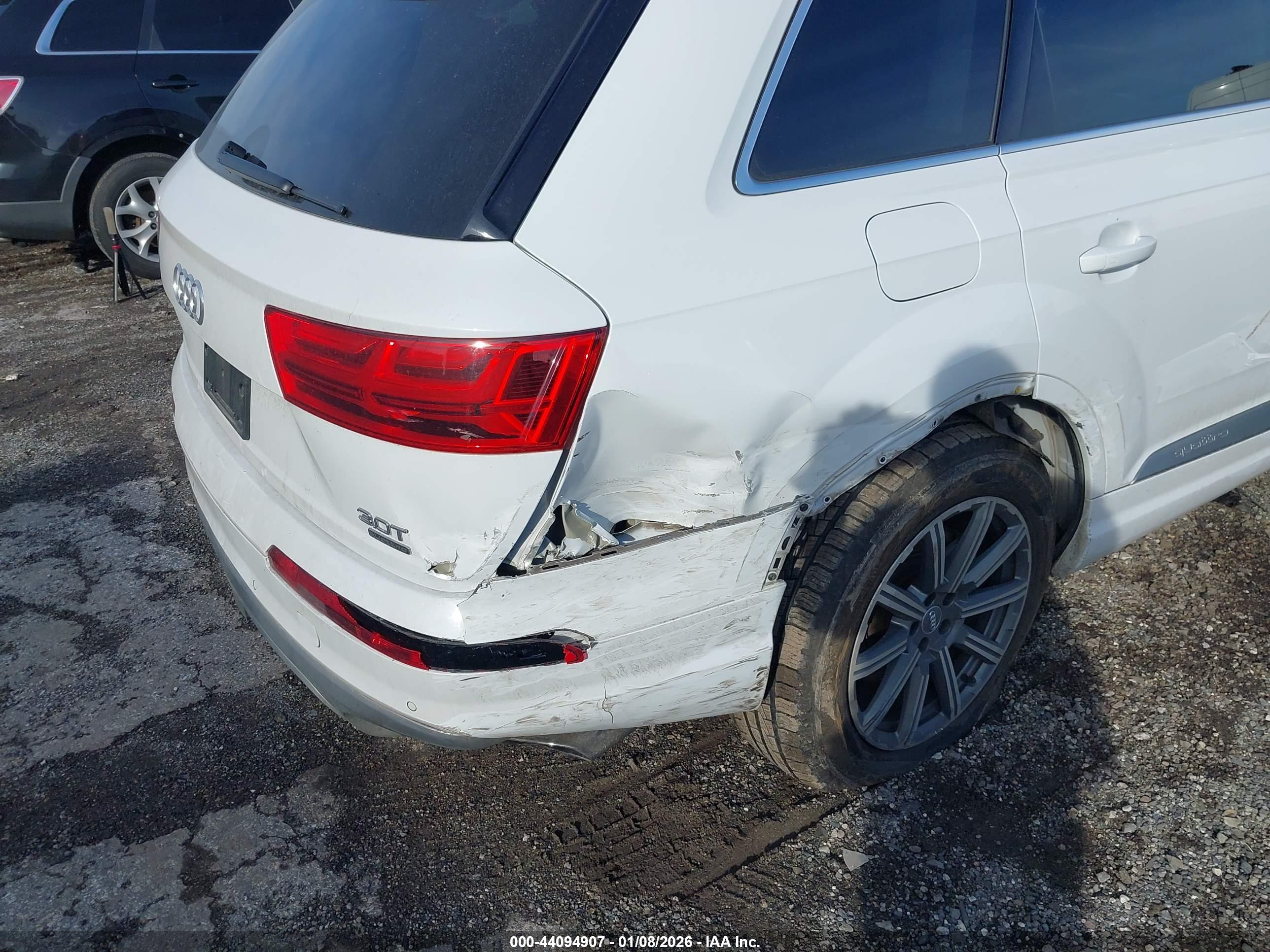 AUDI Q7 image 6
