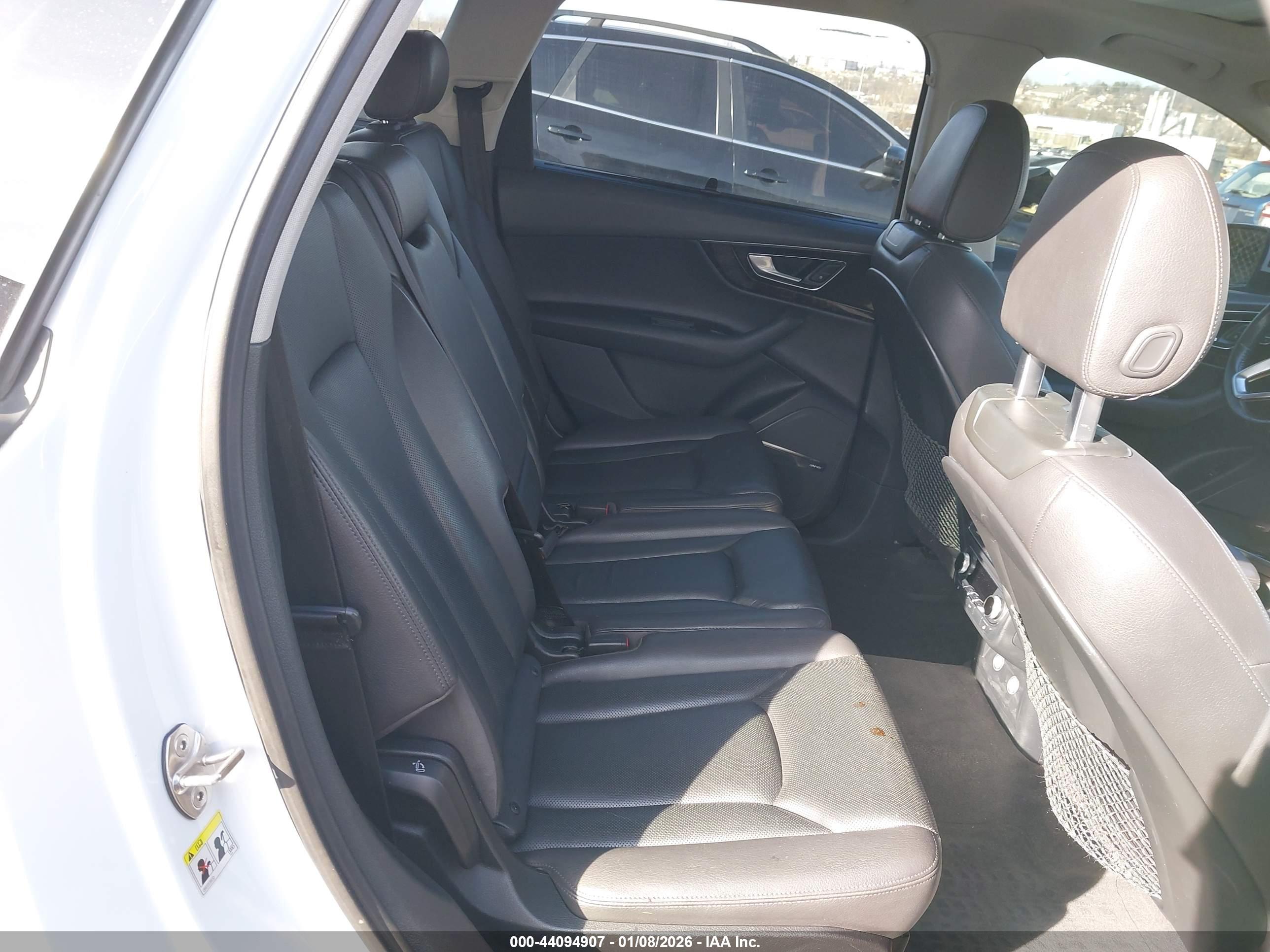 AUDI Q7 image 8