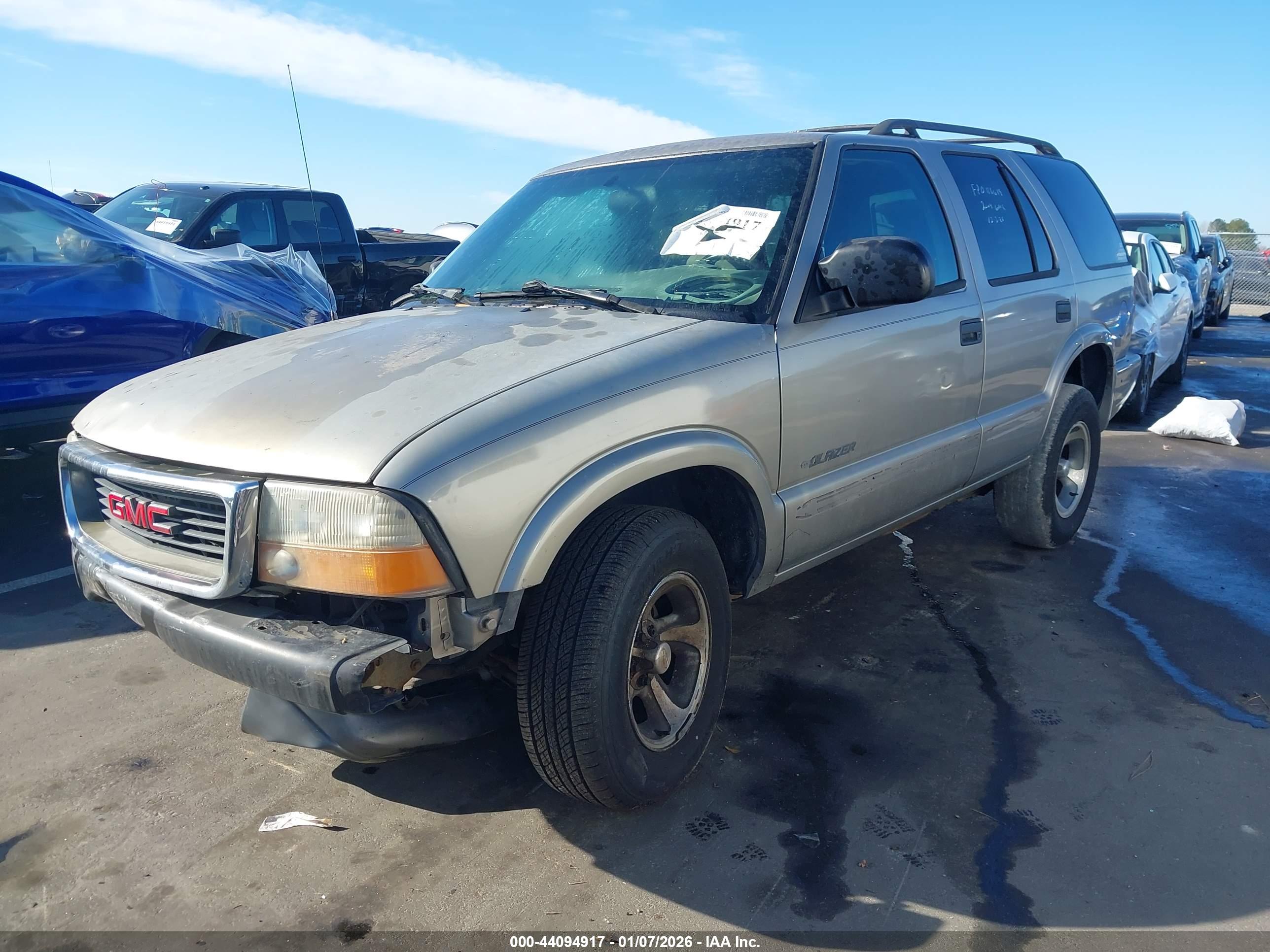 CHEVROLET BLAZER image 2