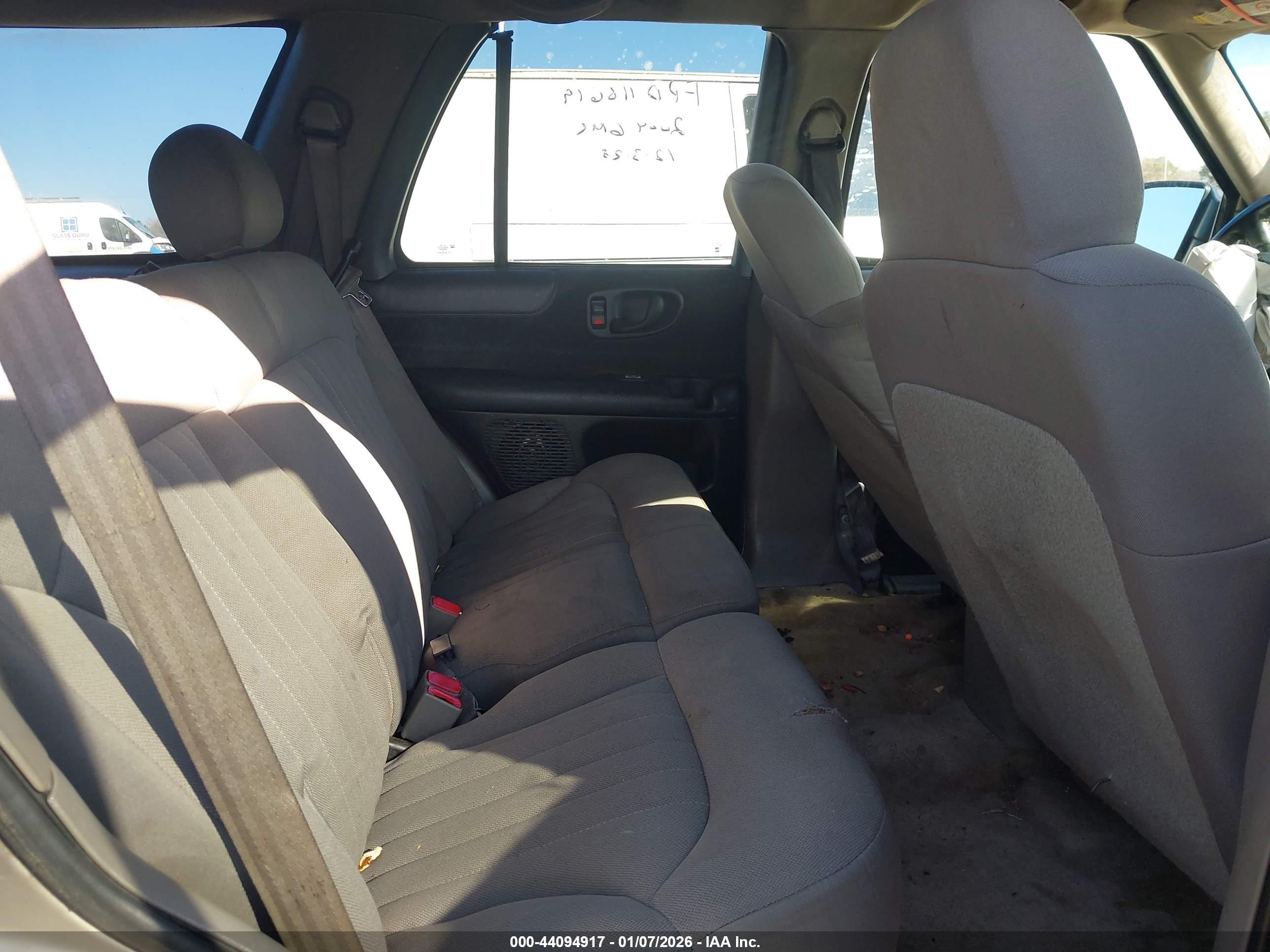 CHEVROLET BLAZER image 8