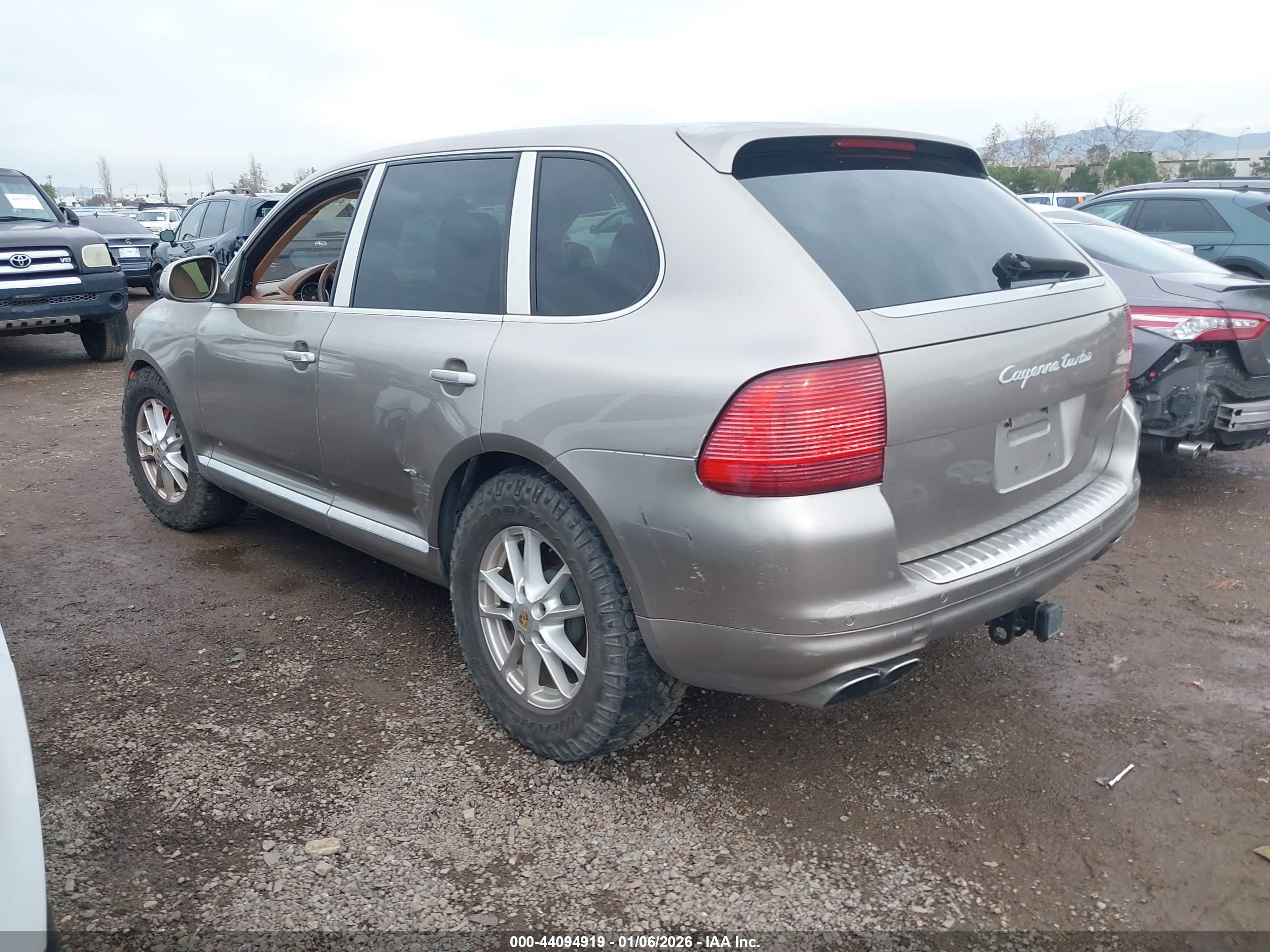 PORSCHE CAYENNE image 3