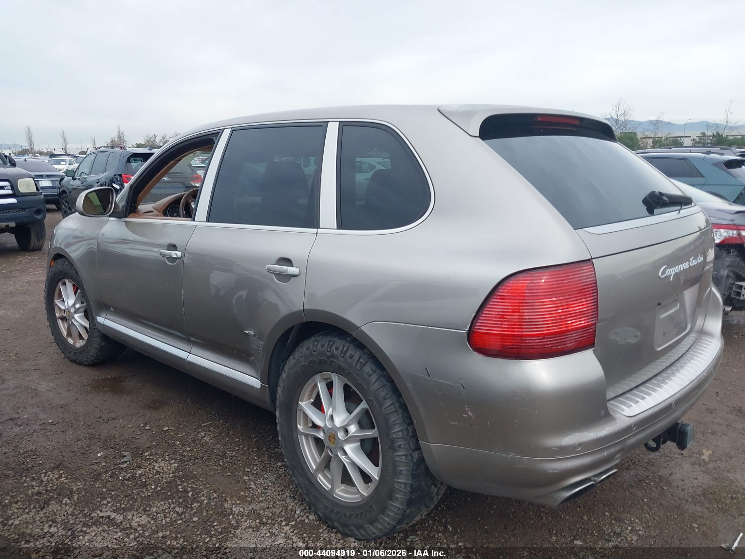 PORSCHE CAYENNE image 6