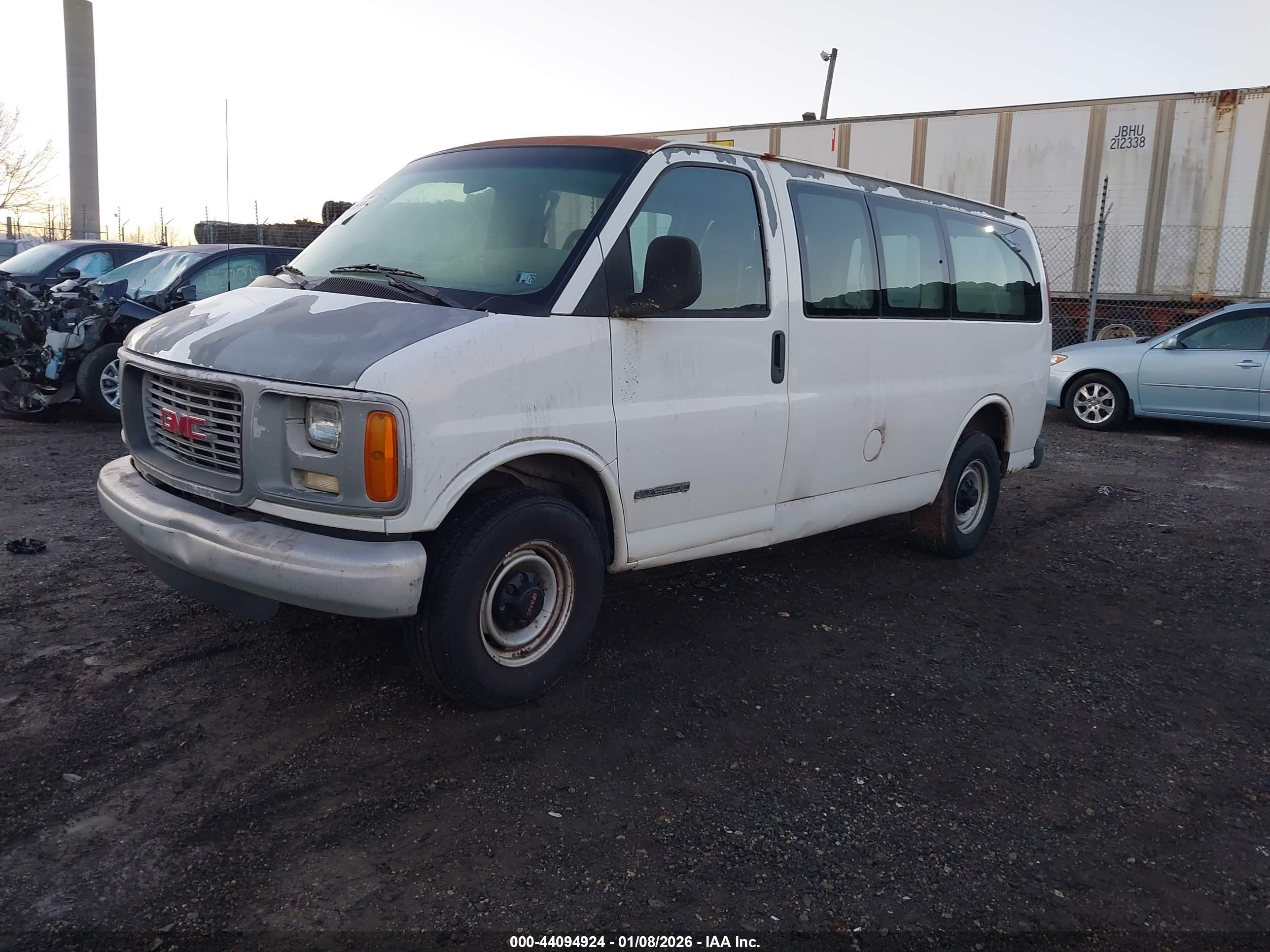 GMC SAVANA image 2