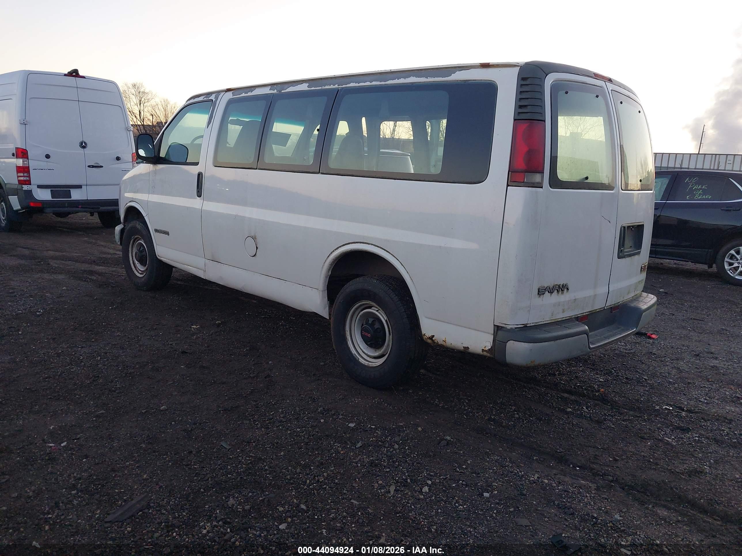 GMC SAVANA image 3