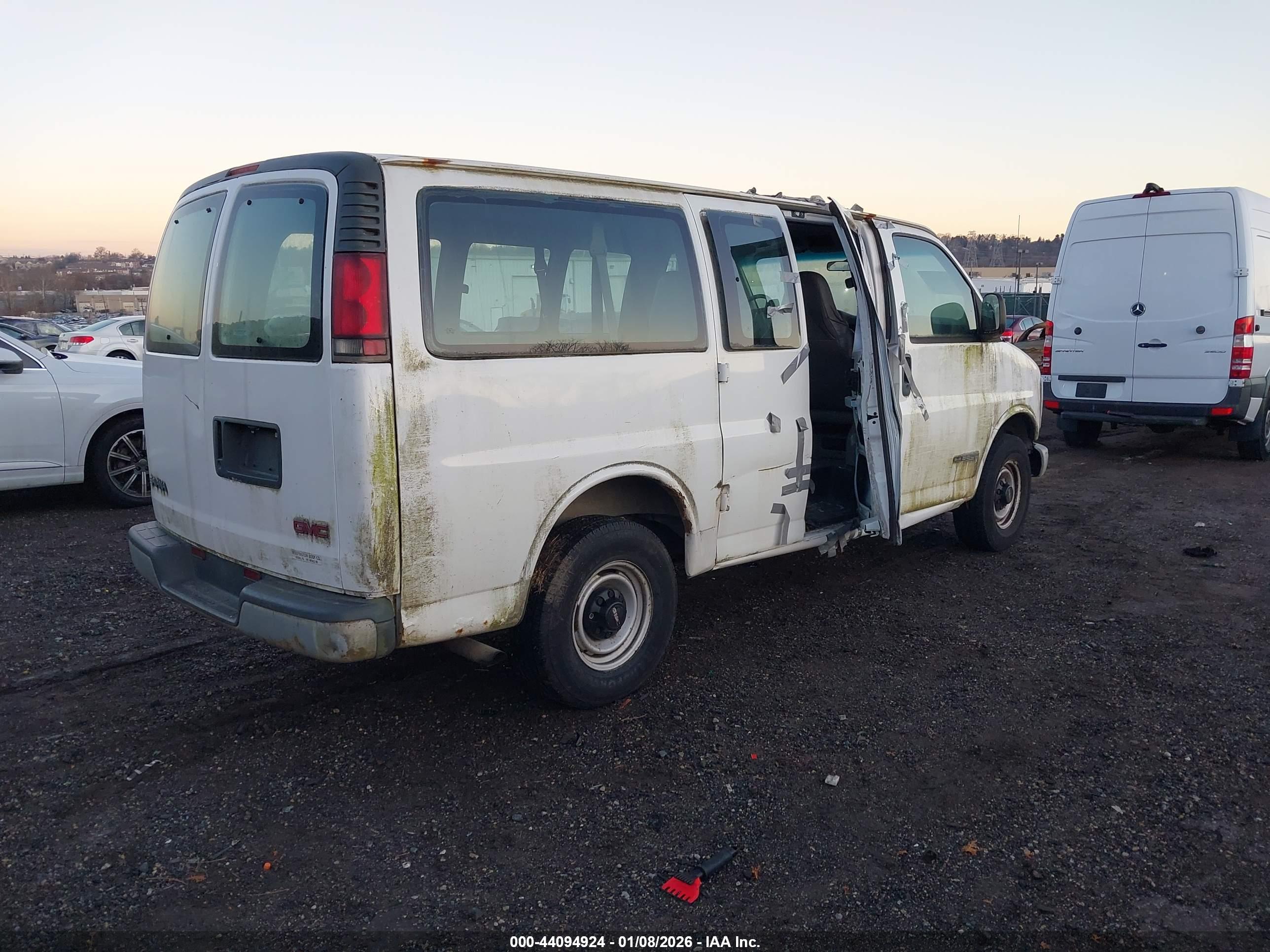 GMC SAVANA image 4