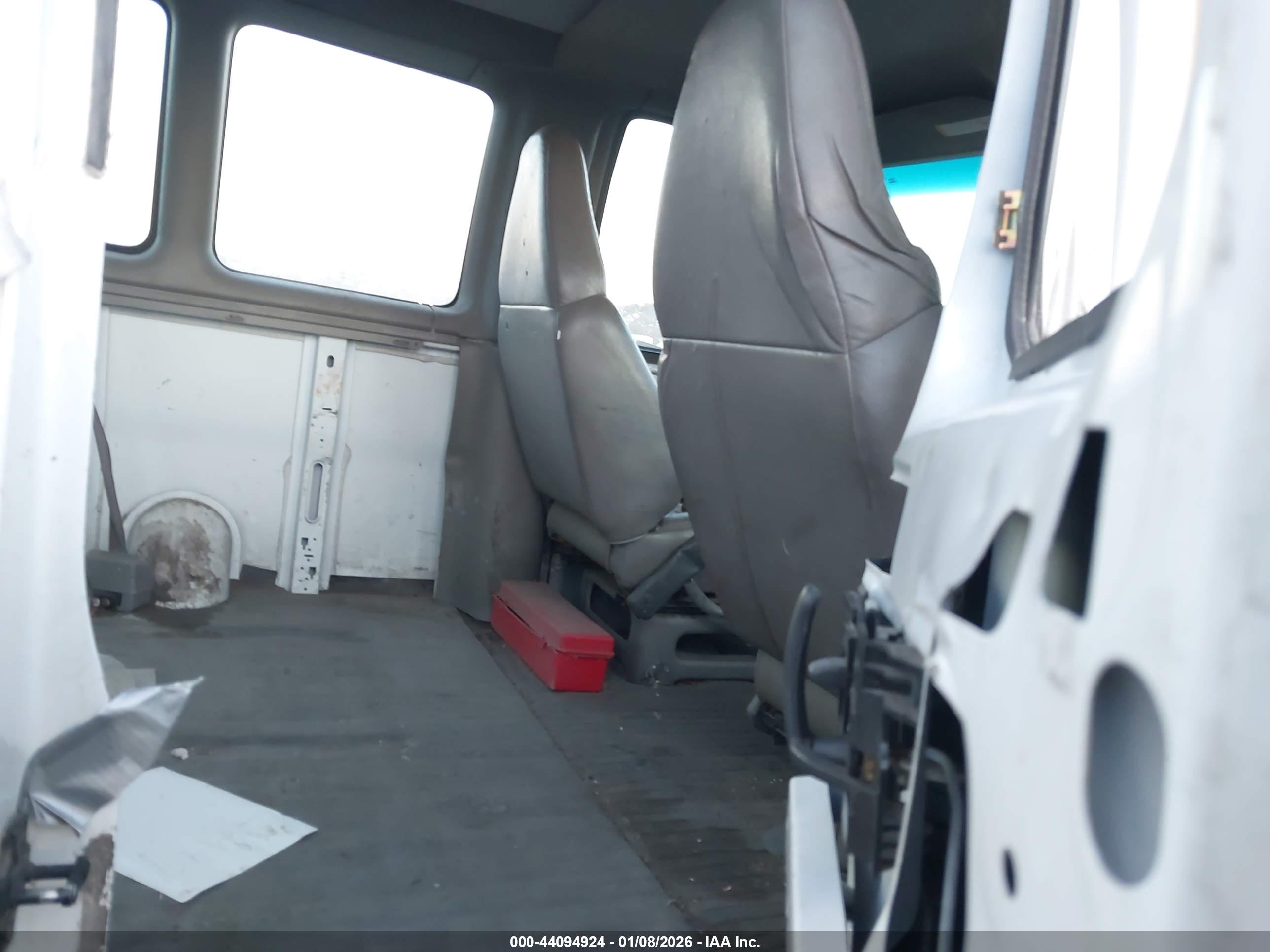 GMC SAVANA image 8