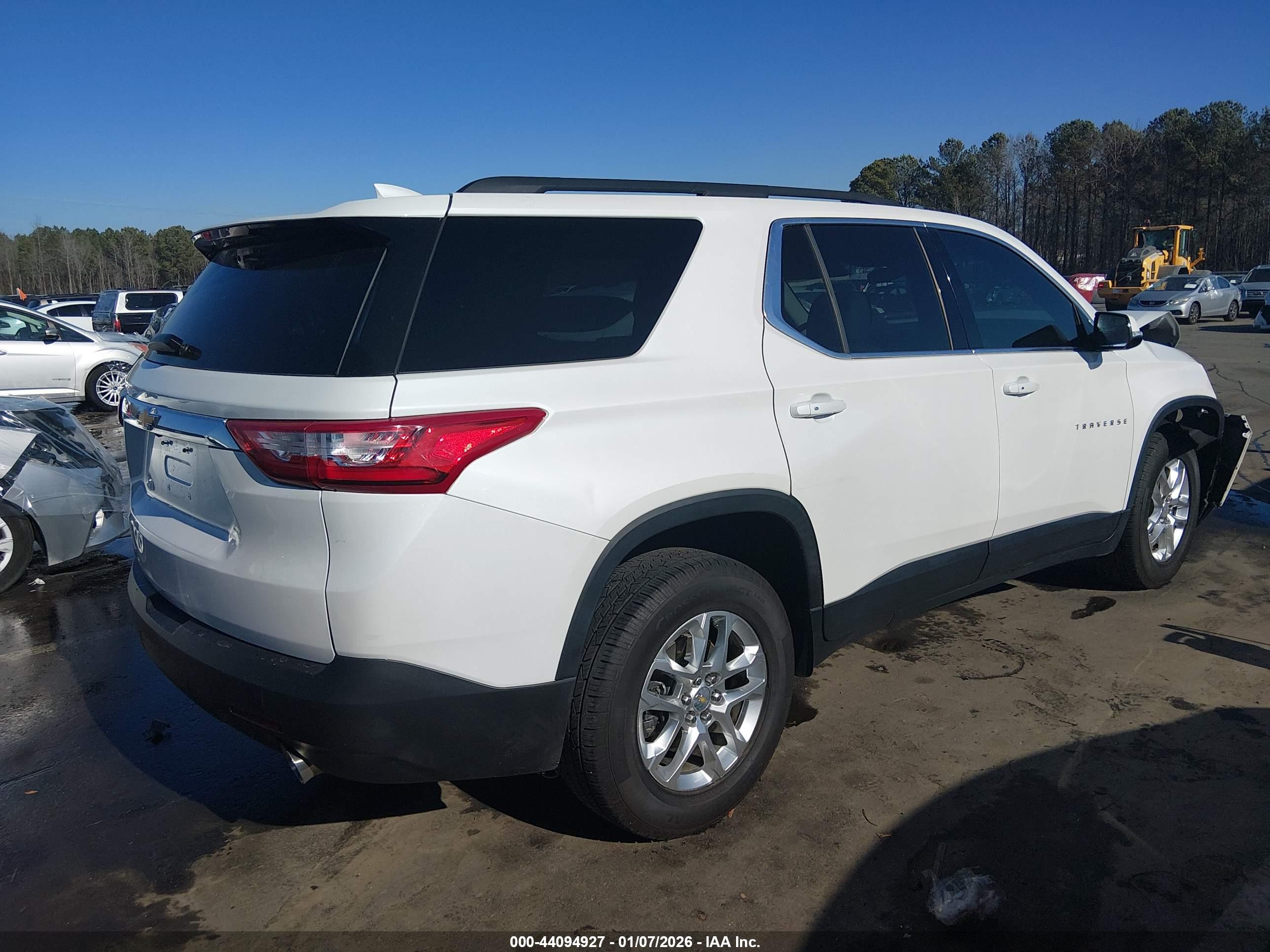 CHEVROLET TRAVERSE image 4