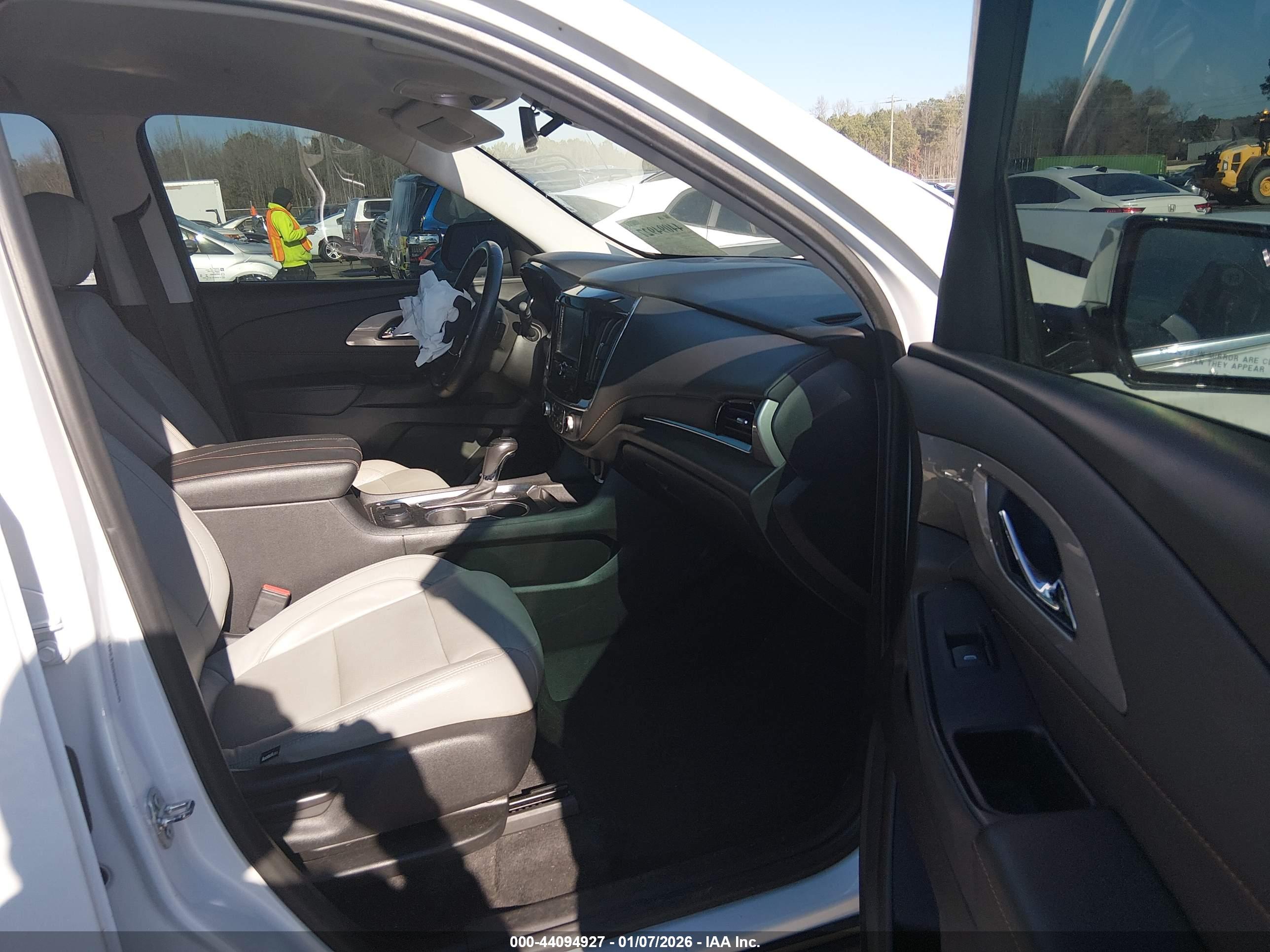 CHEVROLET TRAVERSE image 5
