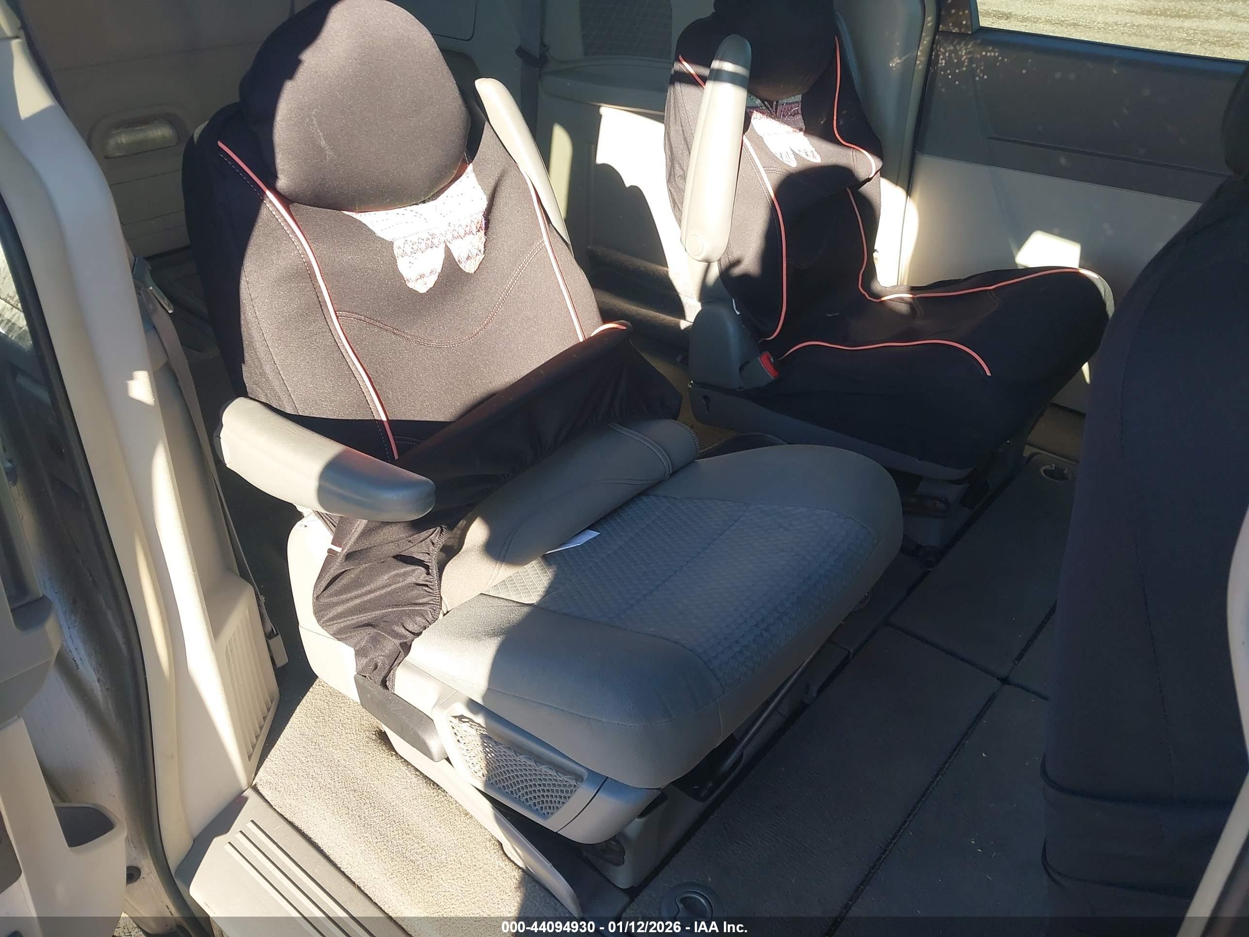 CHRYSLER TOWN image 8