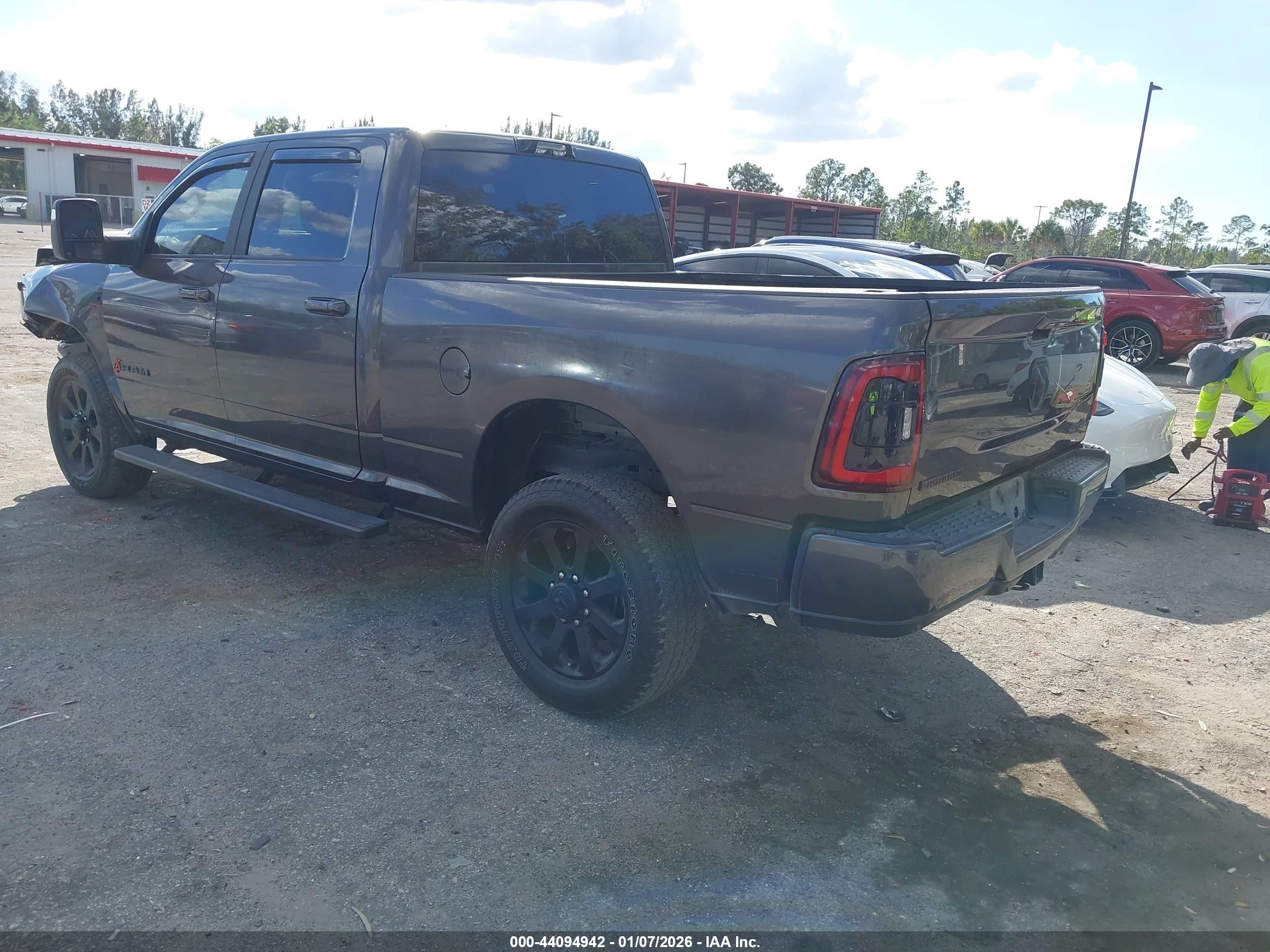RAM 2500 image 3