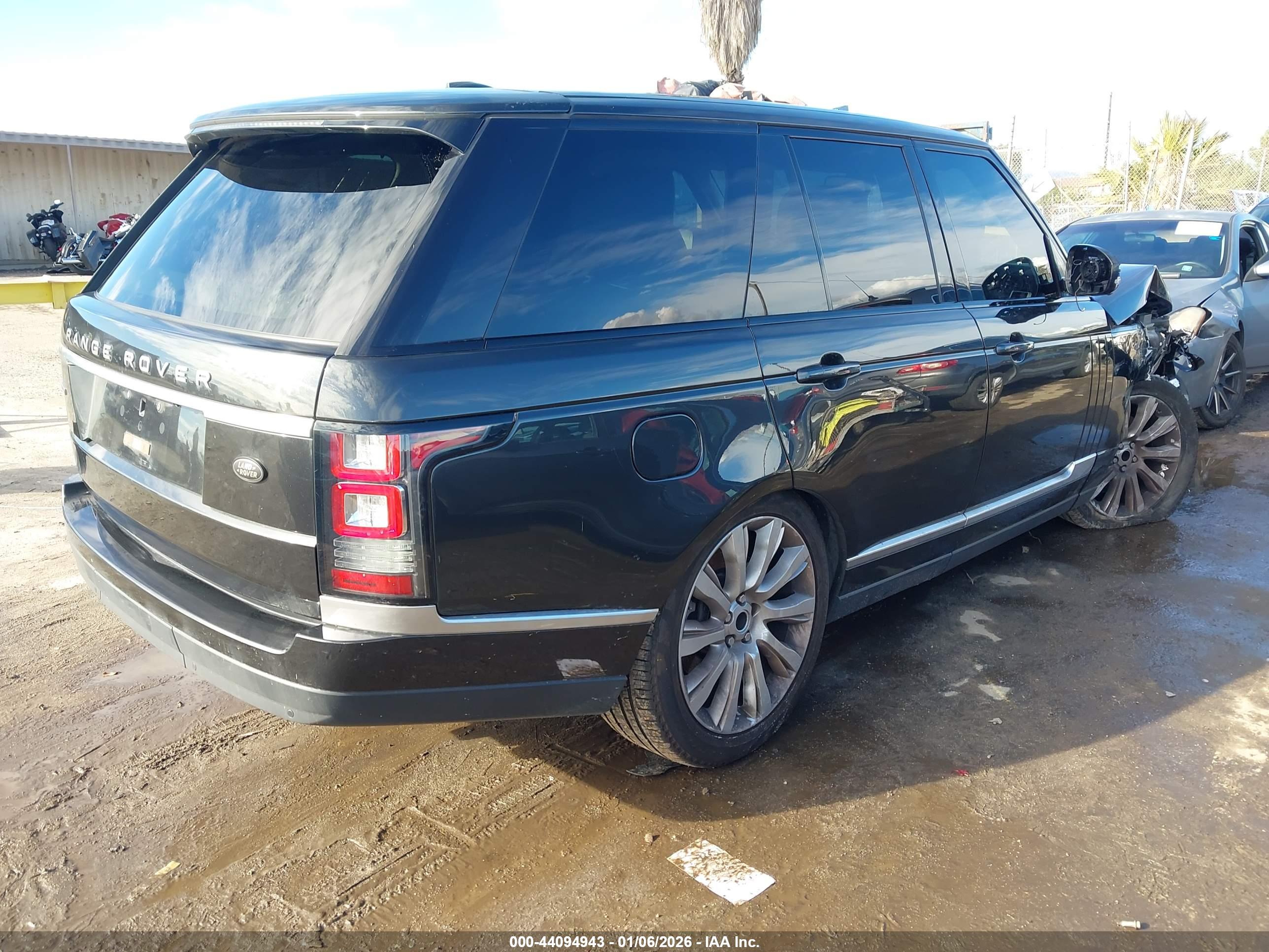 LAND ROVER image 4