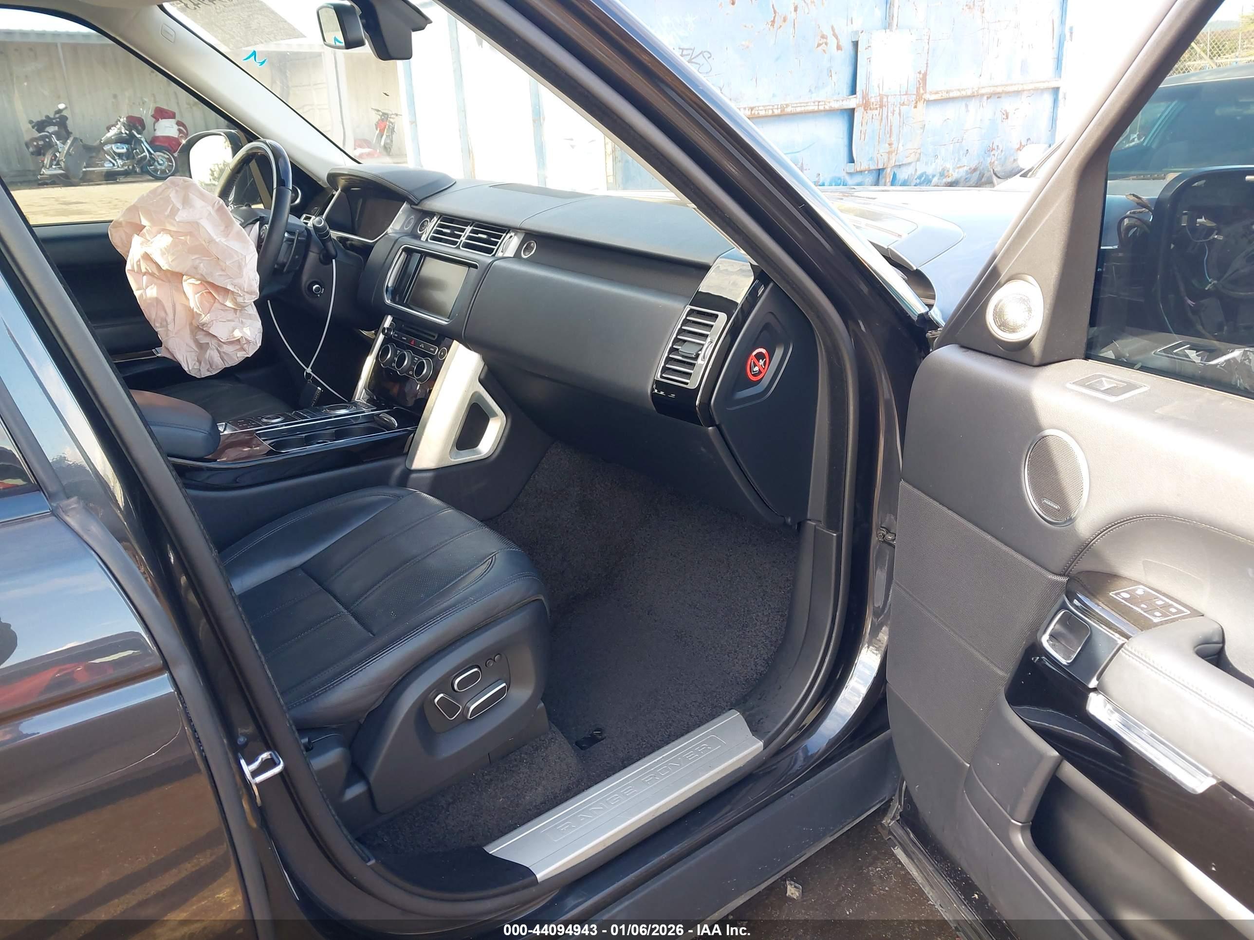 LAND ROVER image 5