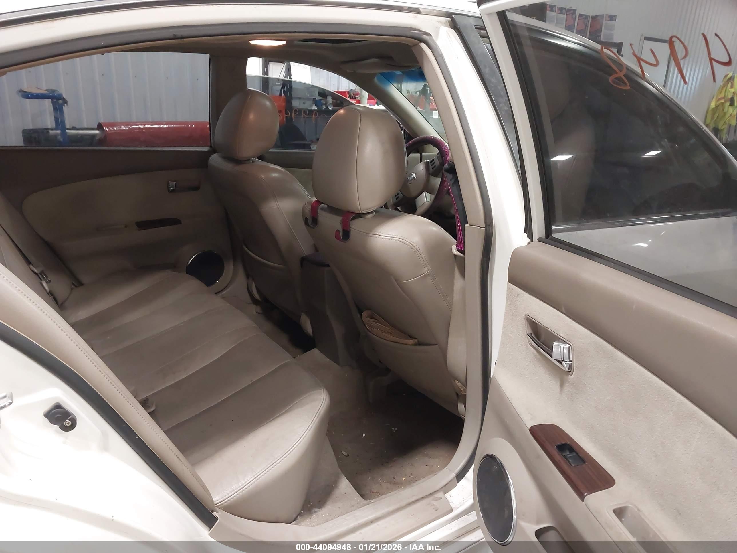 NISSAN ALTIMA image 8