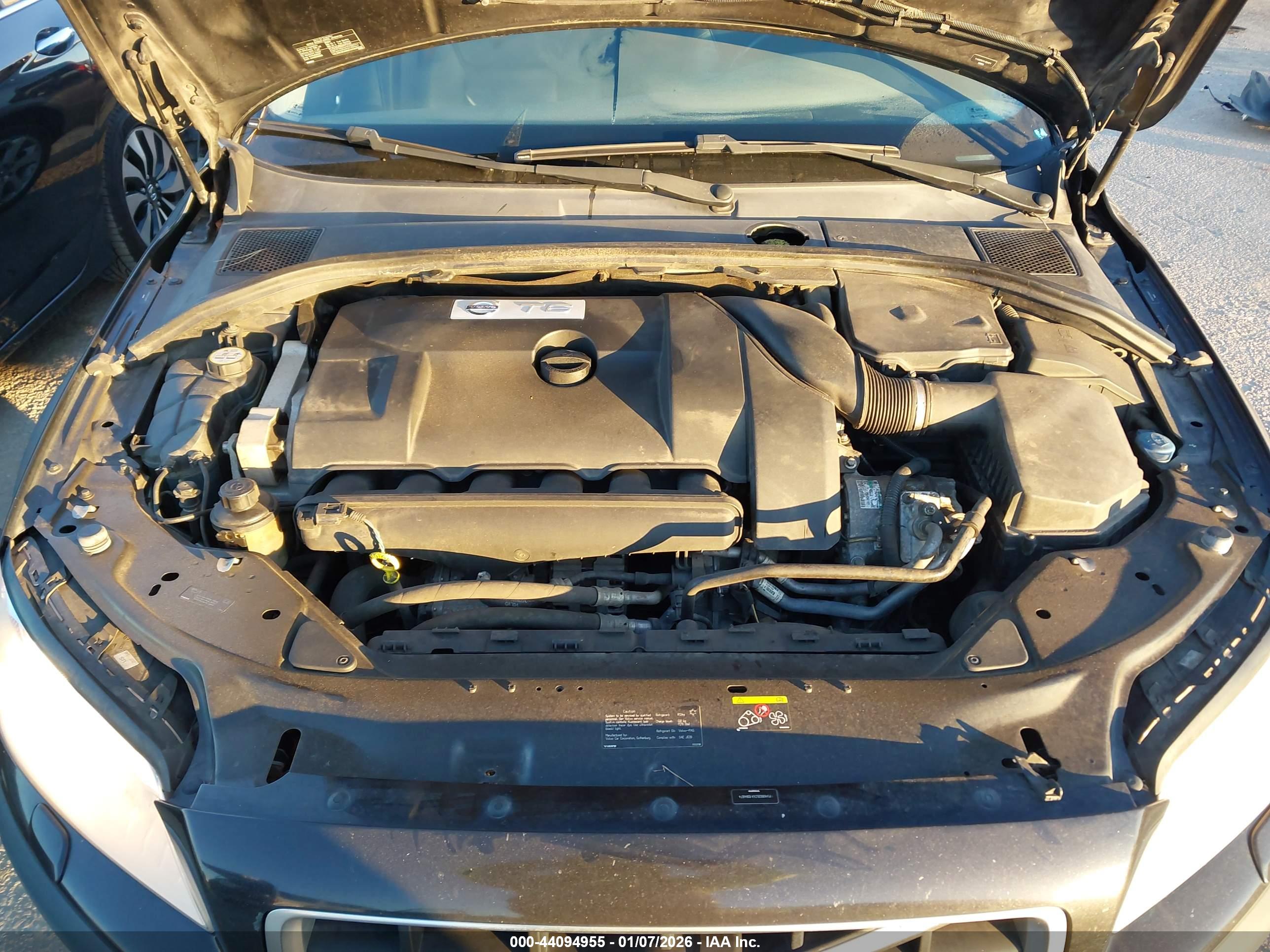 VOLVO XC70 image 10