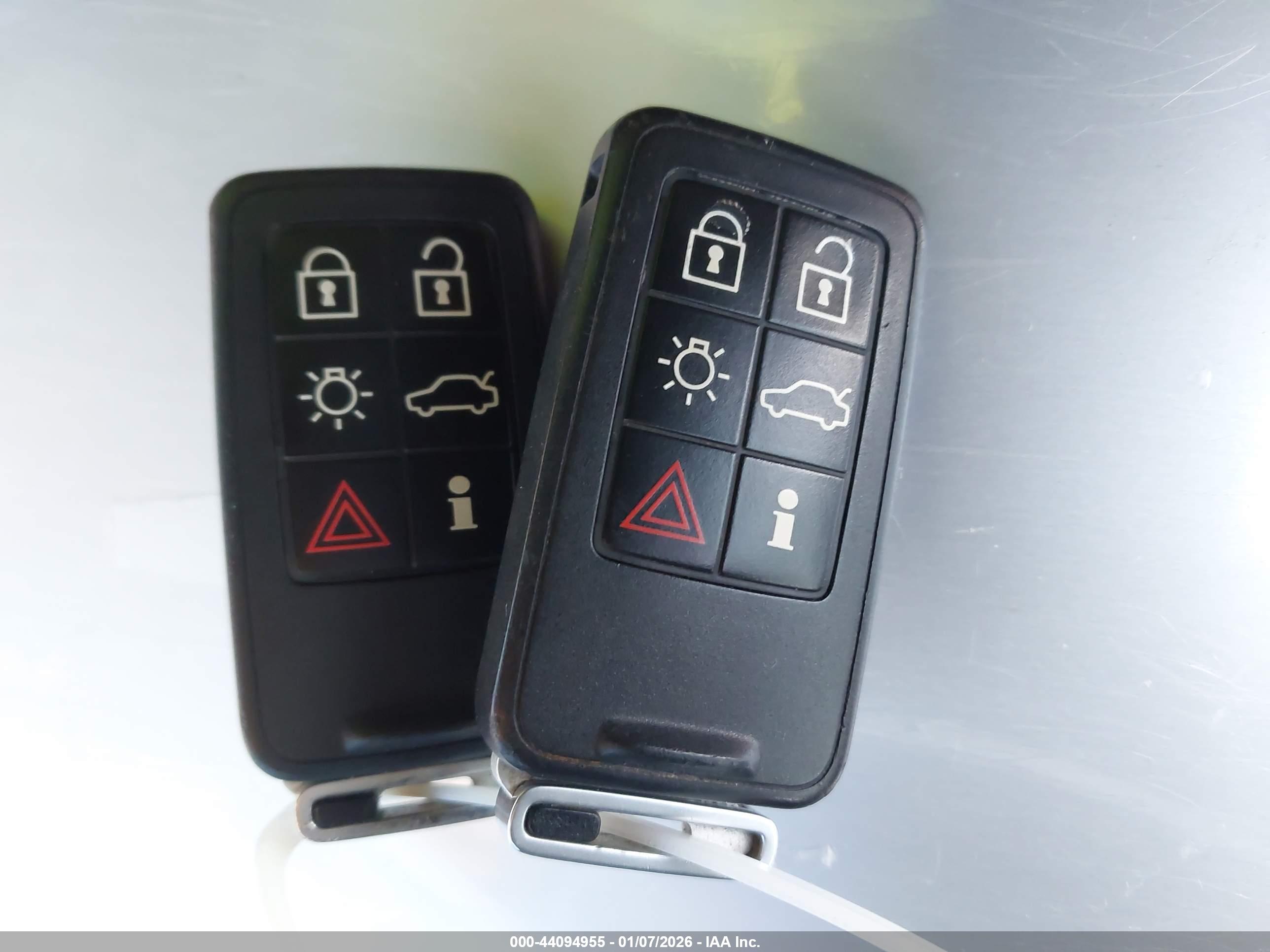 VOLVO XC70 image 11