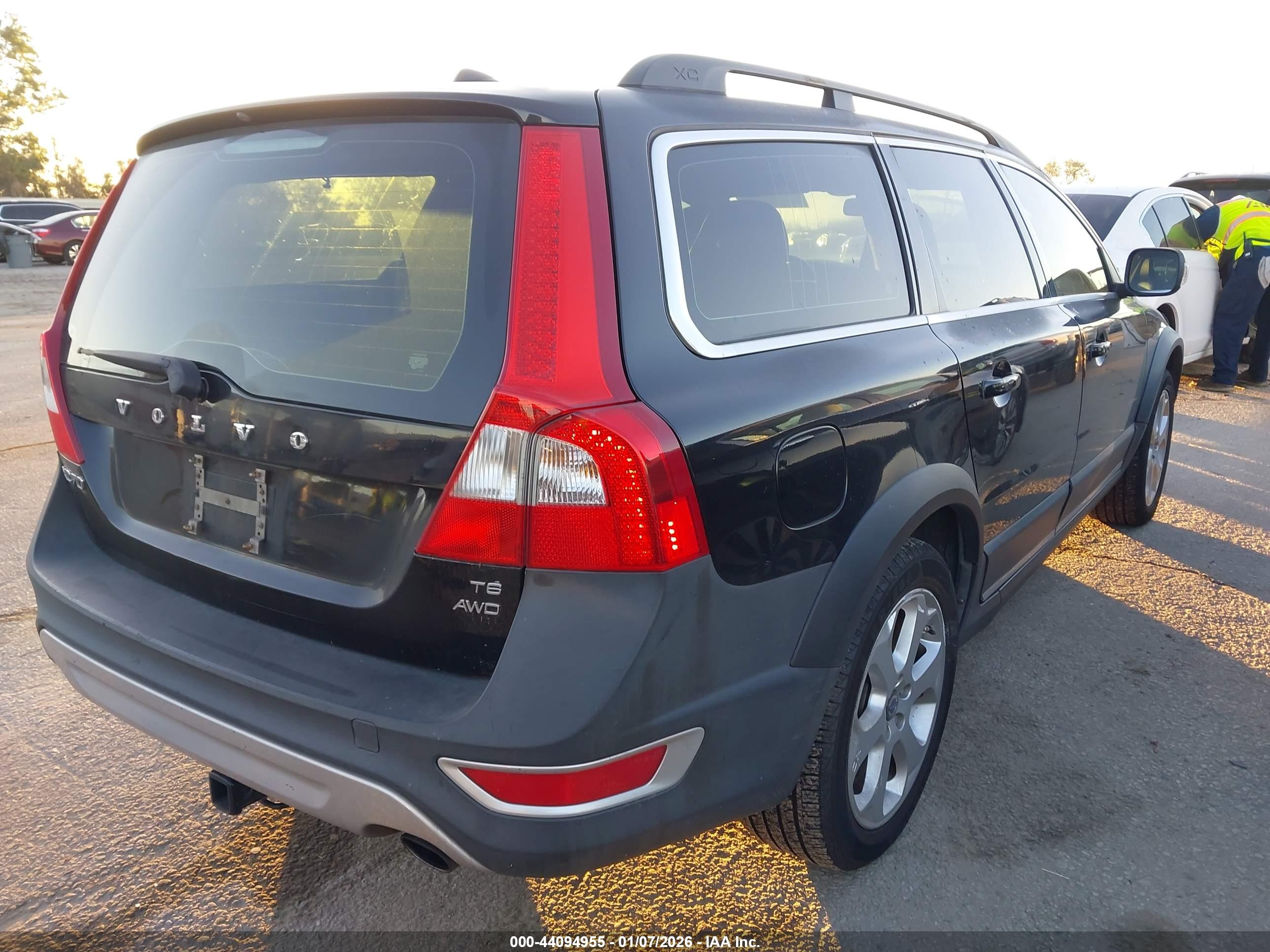 VOLVO XC70 image 4