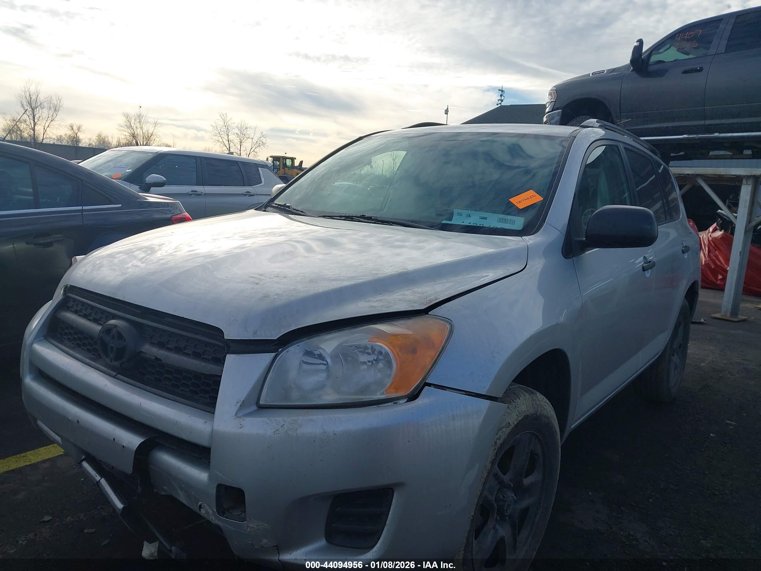 TOYOTA RAV4 image 2