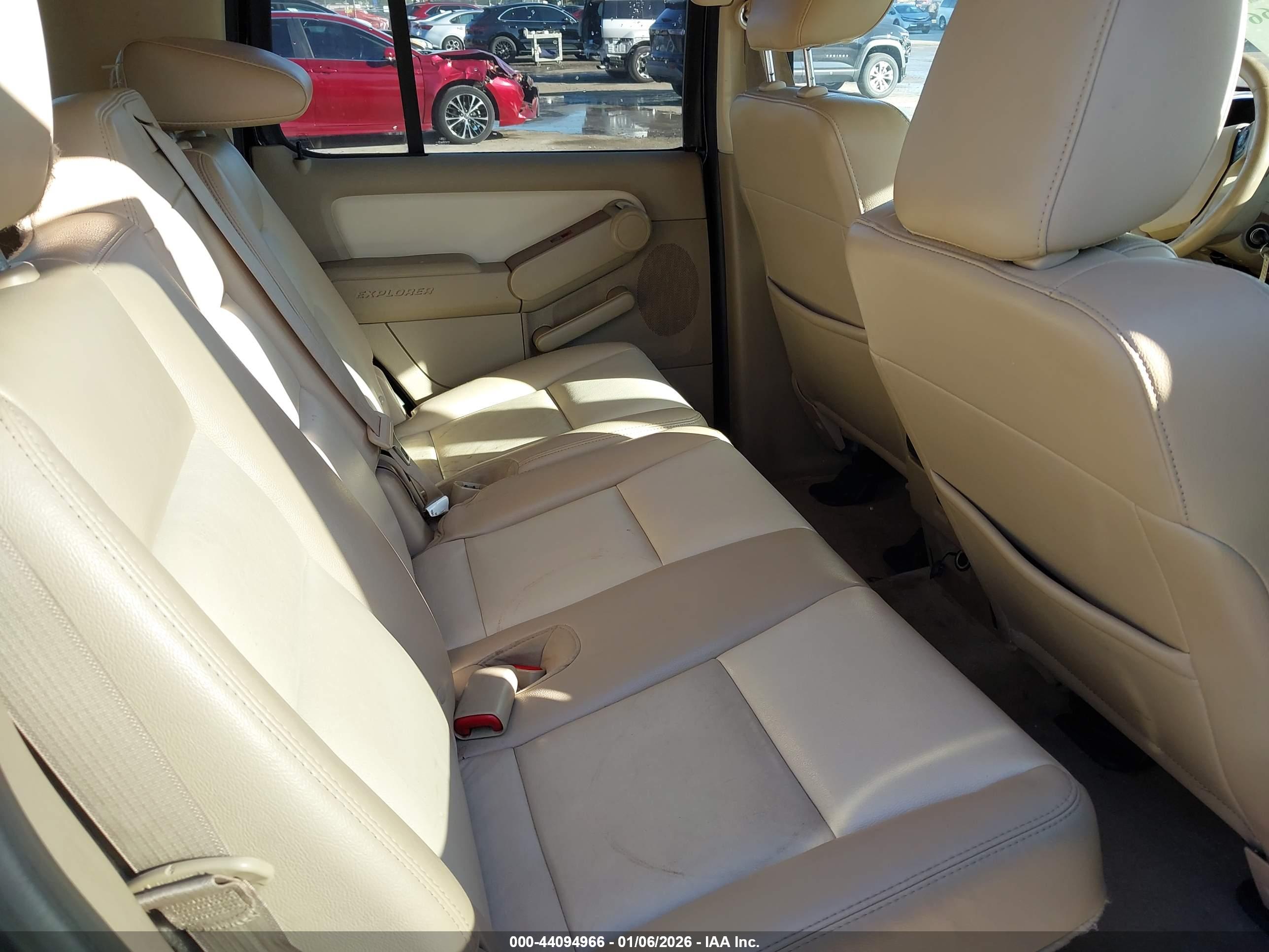 FORD EXPLORER image 8