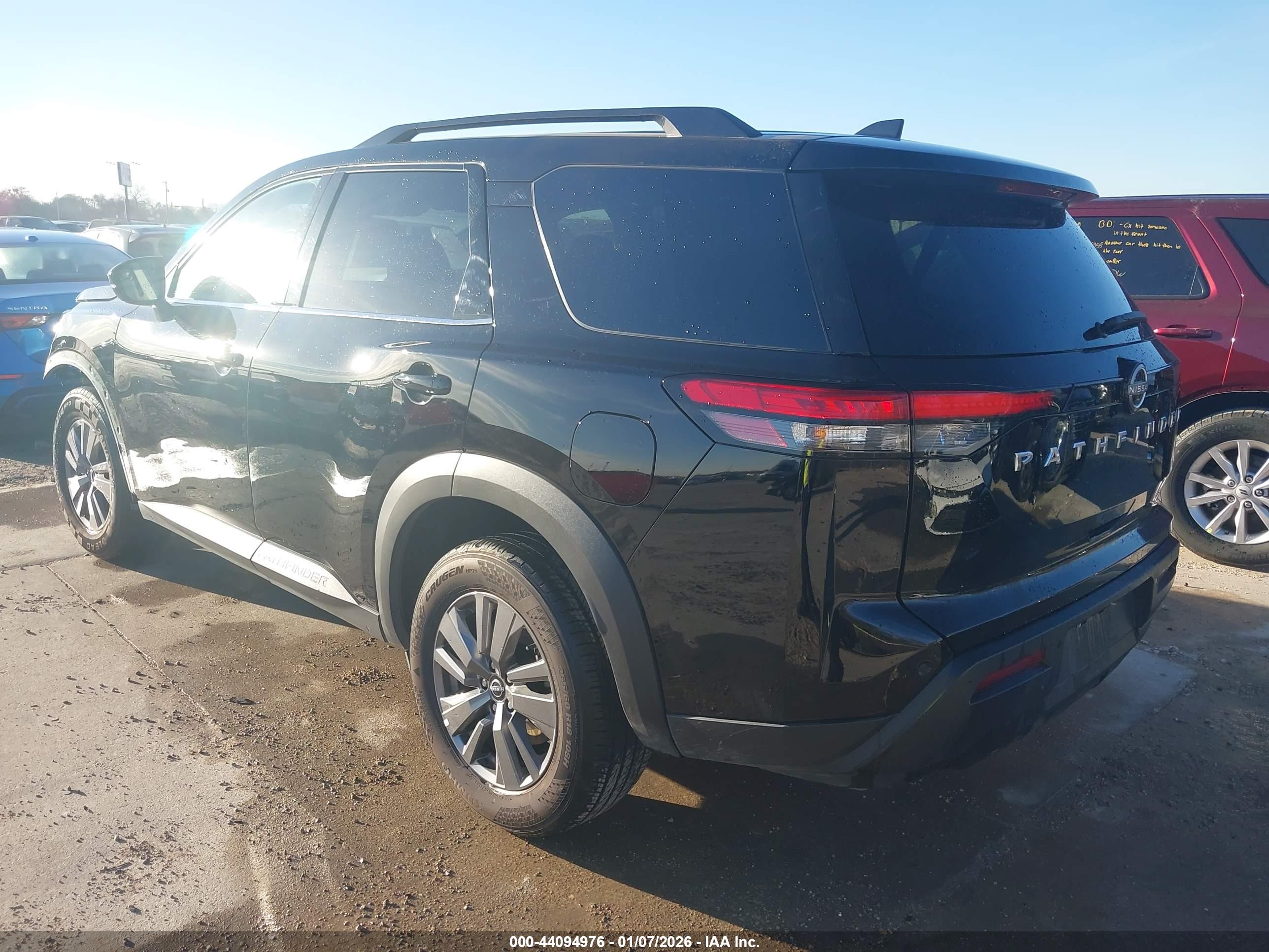 NISSAN PATHFINDER image 3