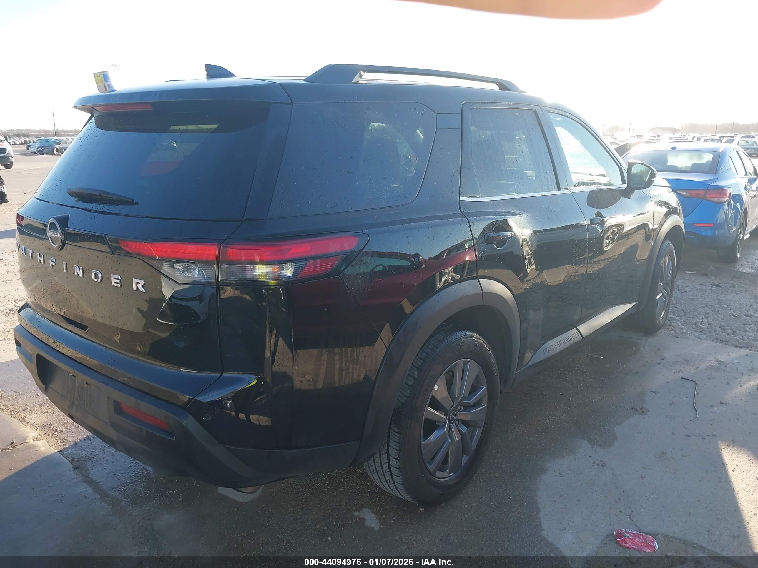 NISSAN PATHFINDER image 4