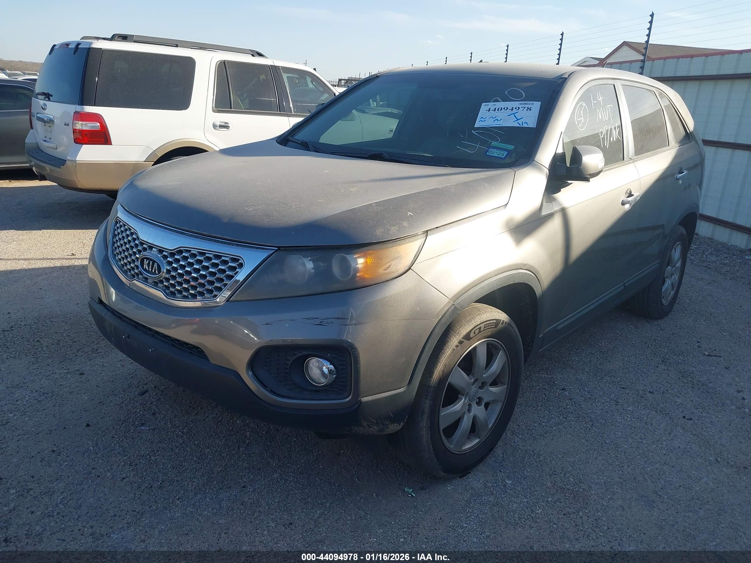 KIA SORENTO image 2