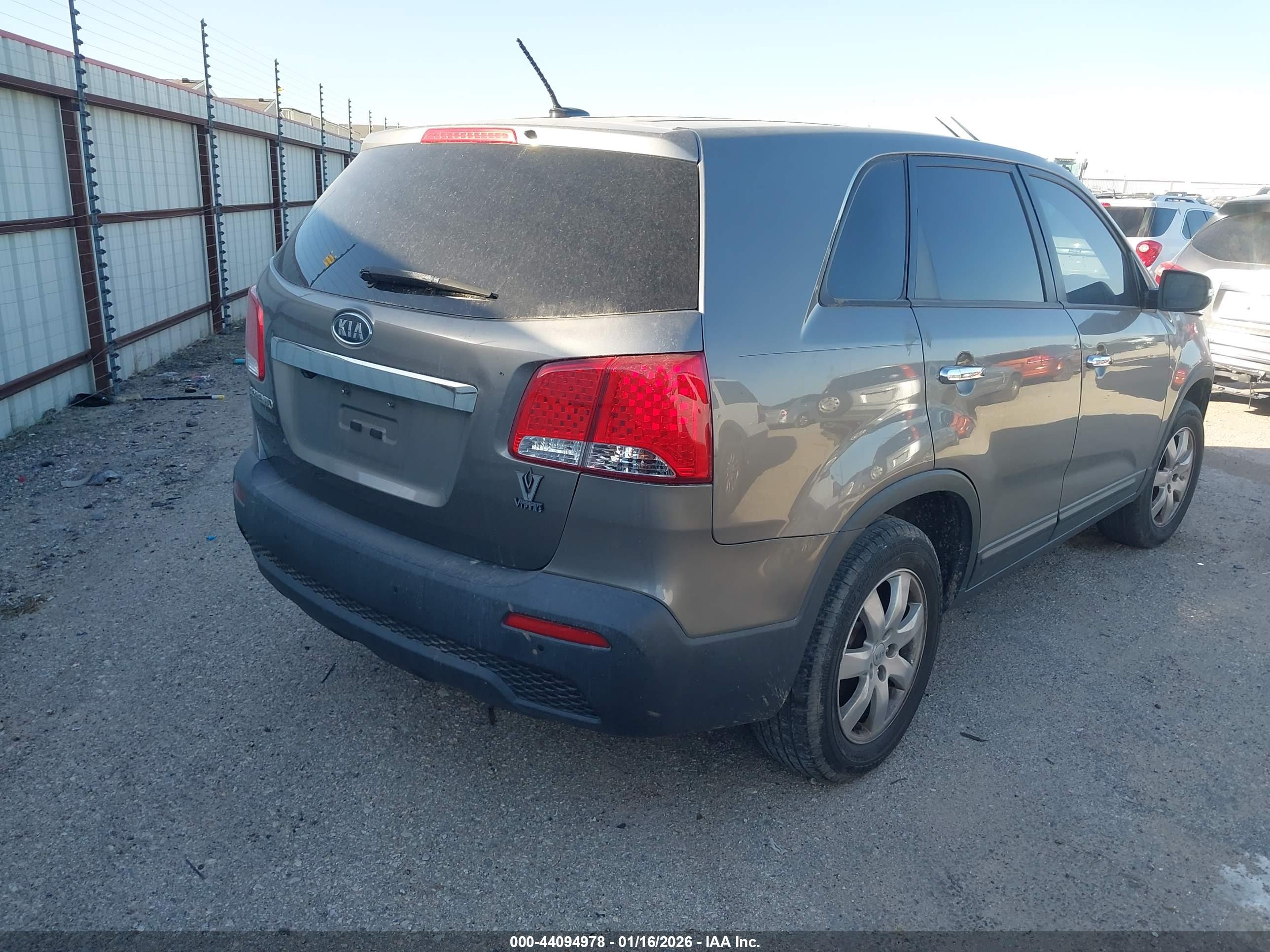KIA SORENTO image 4