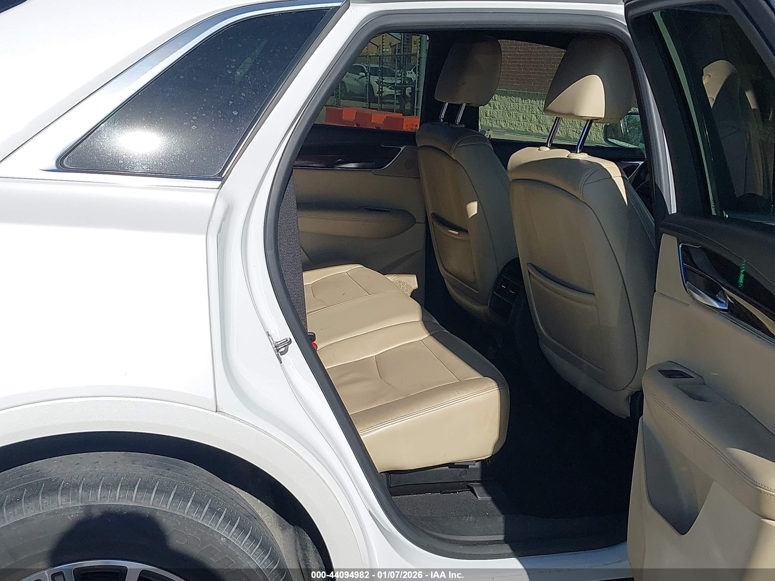 CADILLAC XT5 image 8