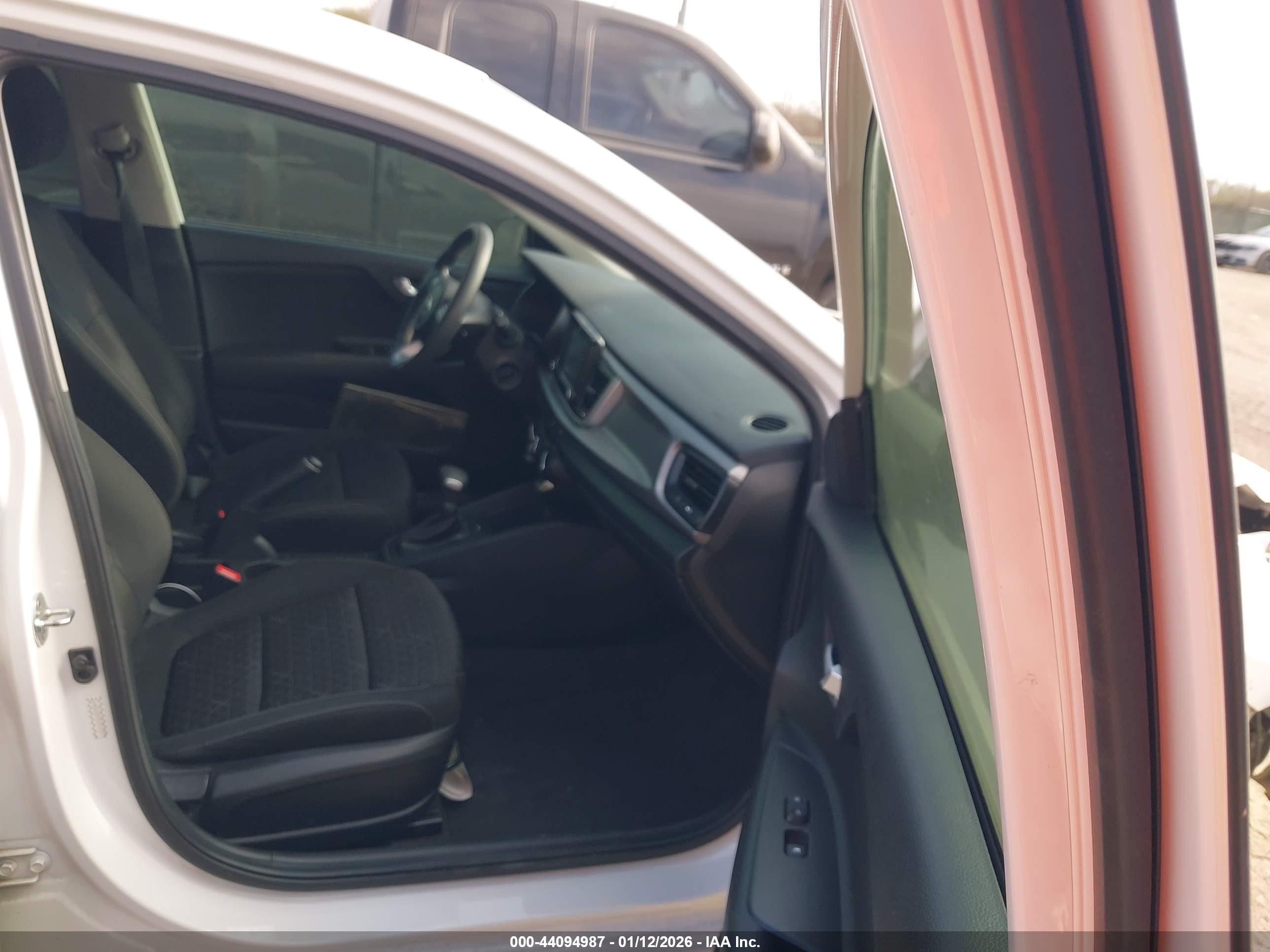 KIA RIO image 5