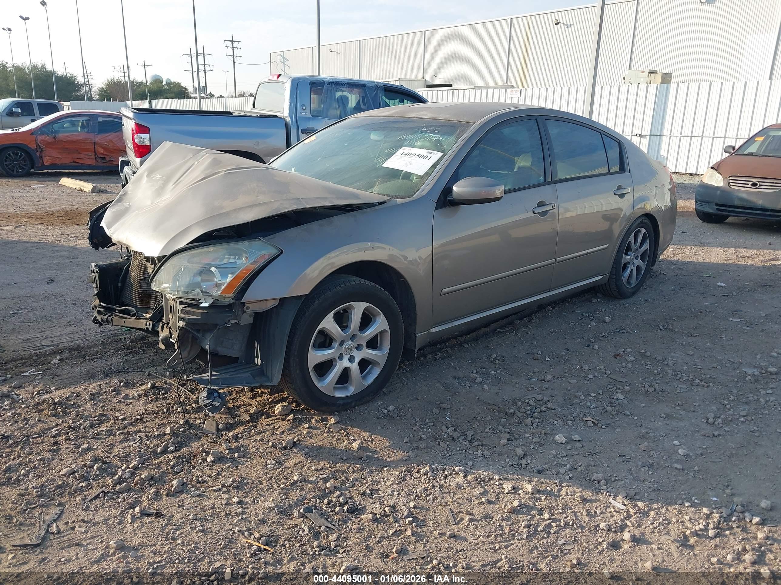 NISSAN MAXIMA image 2