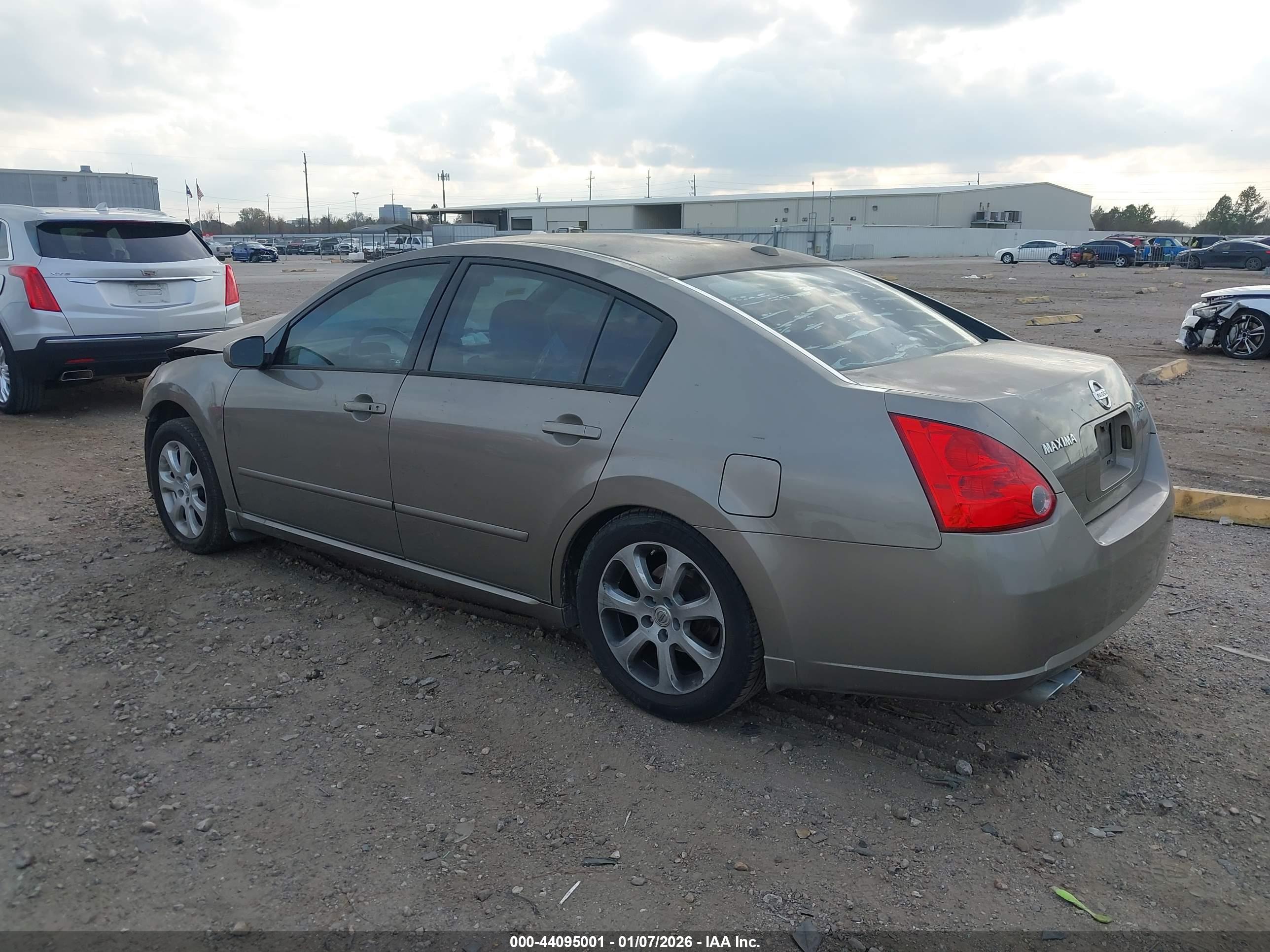 NISSAN MAXIMA image 3