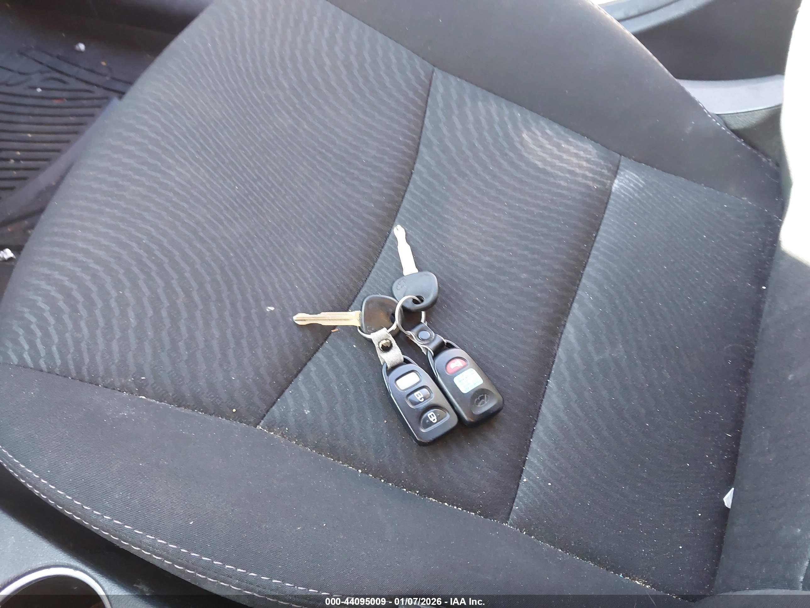 HYUNDAI ELANTRA image 11