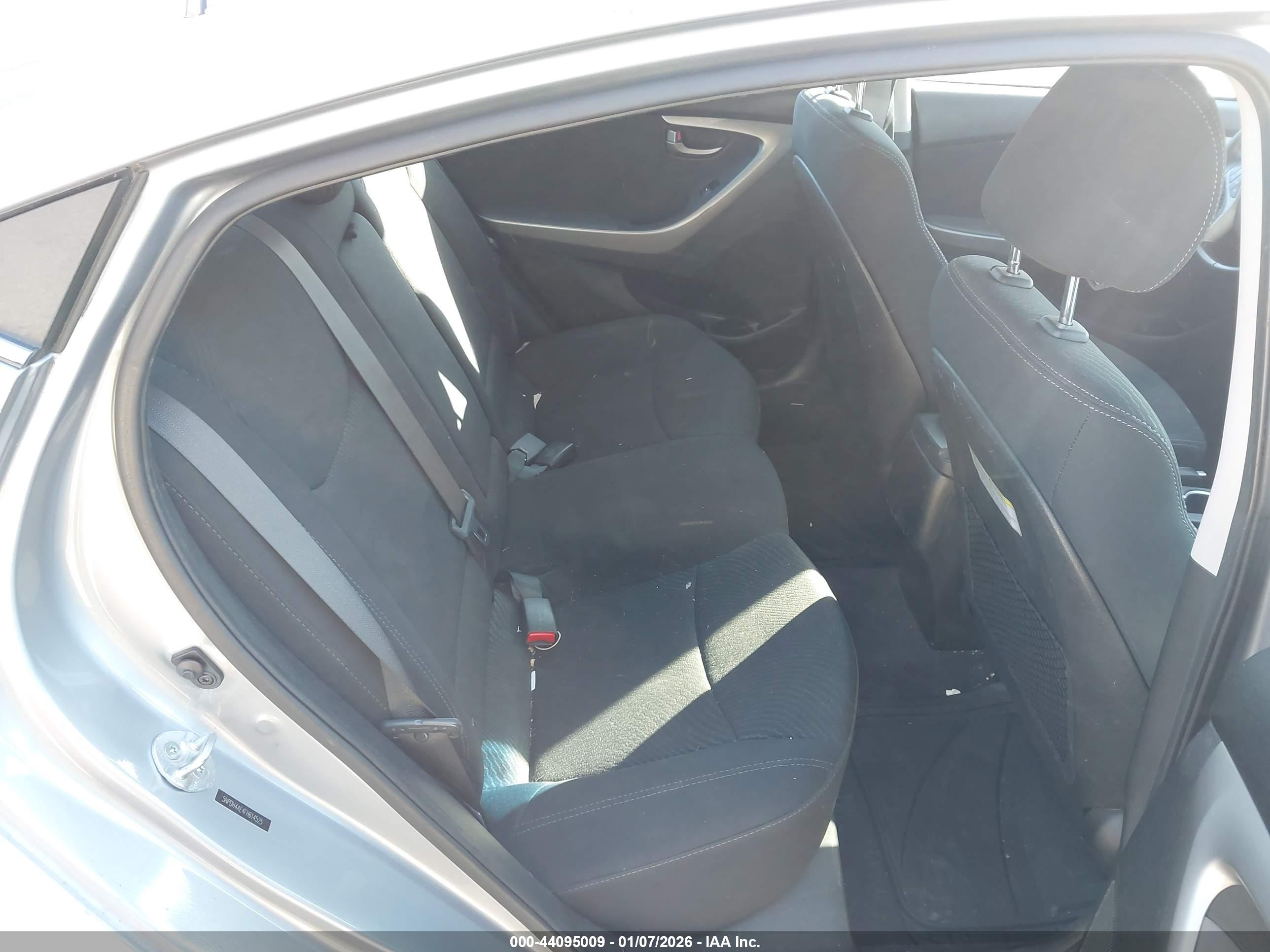 HYUNDAI ELANTRA image 8