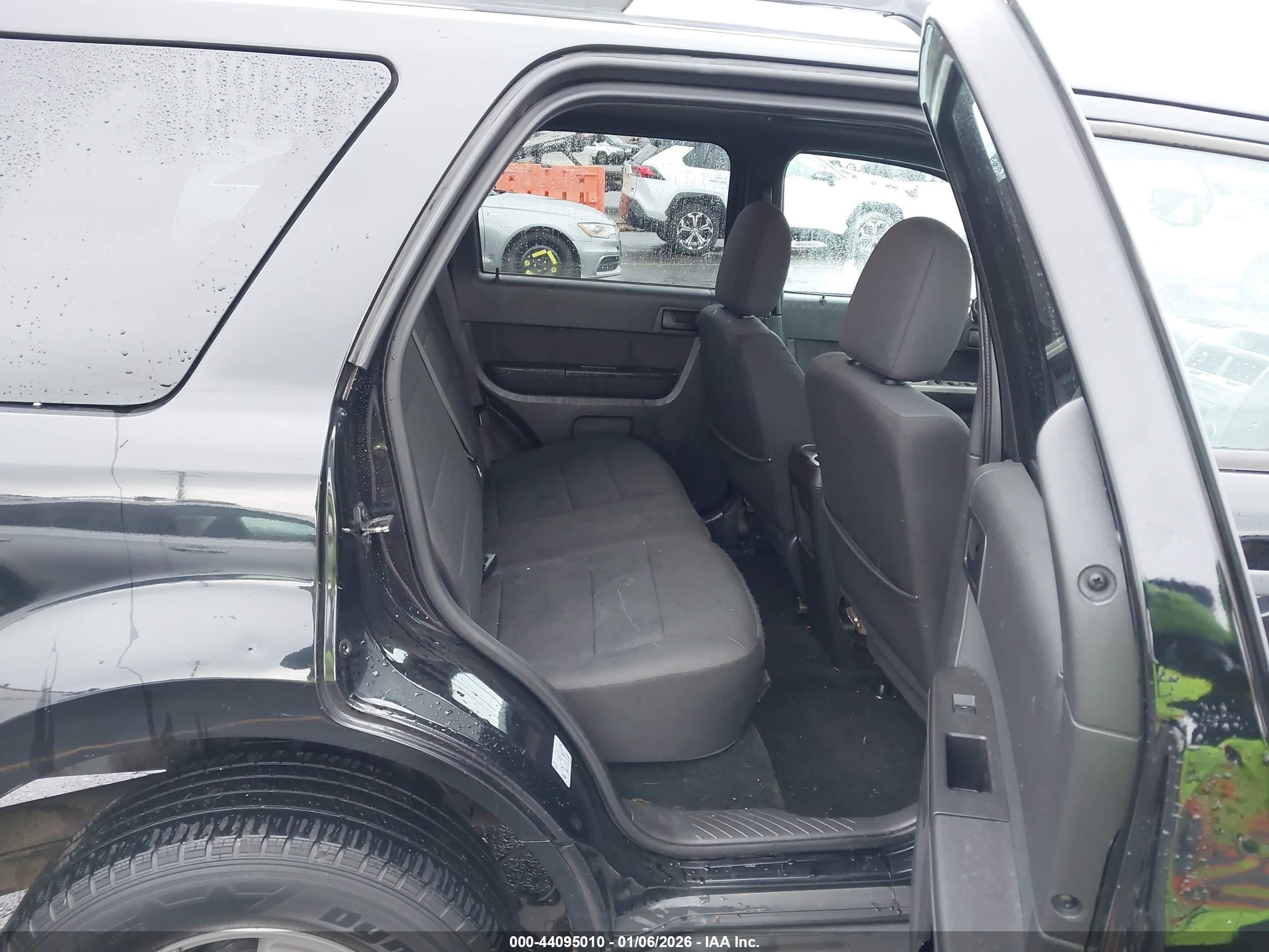 FORD ESCAPE image 8
