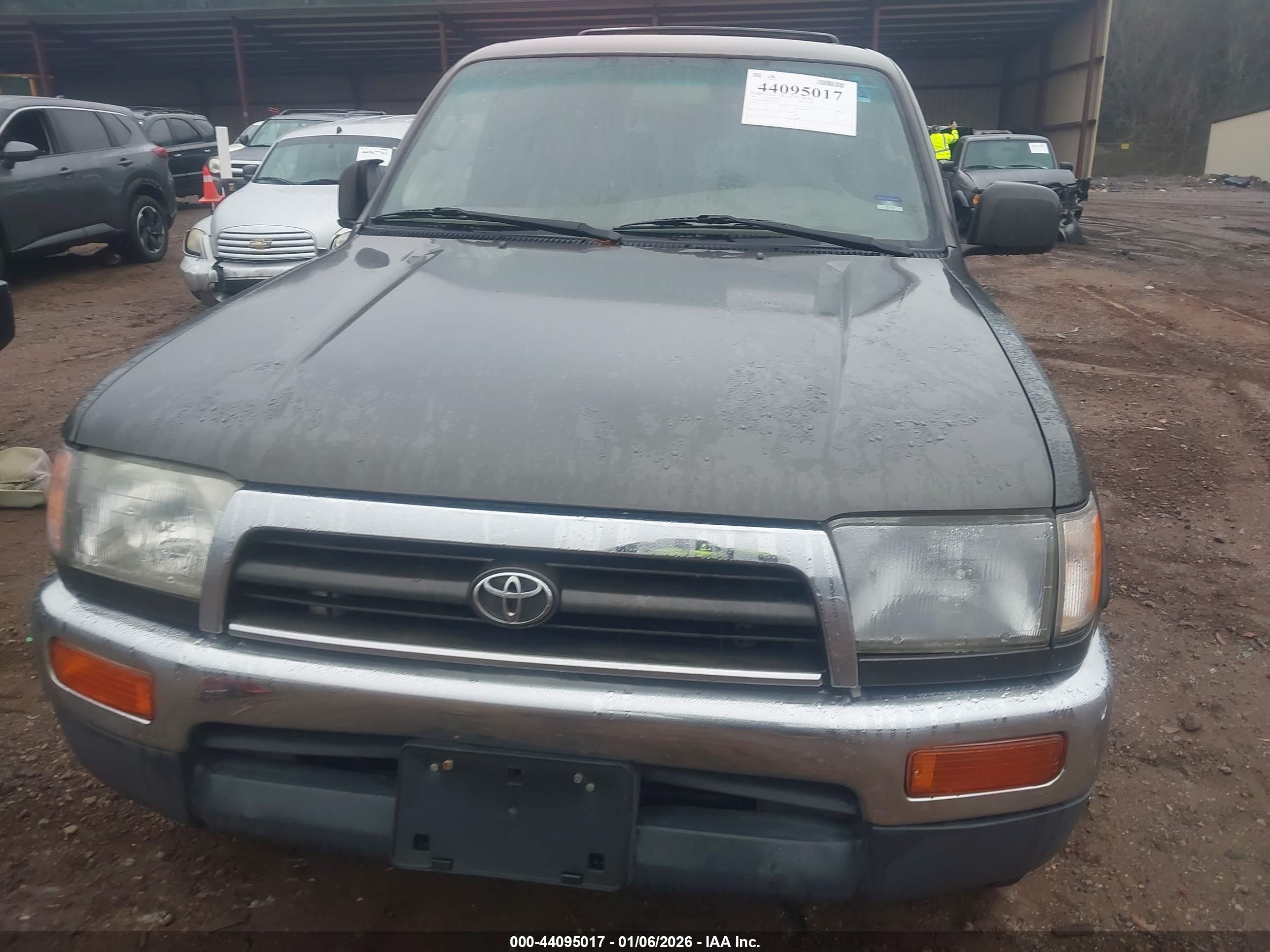 TOYOTA 4RUNNER image 6