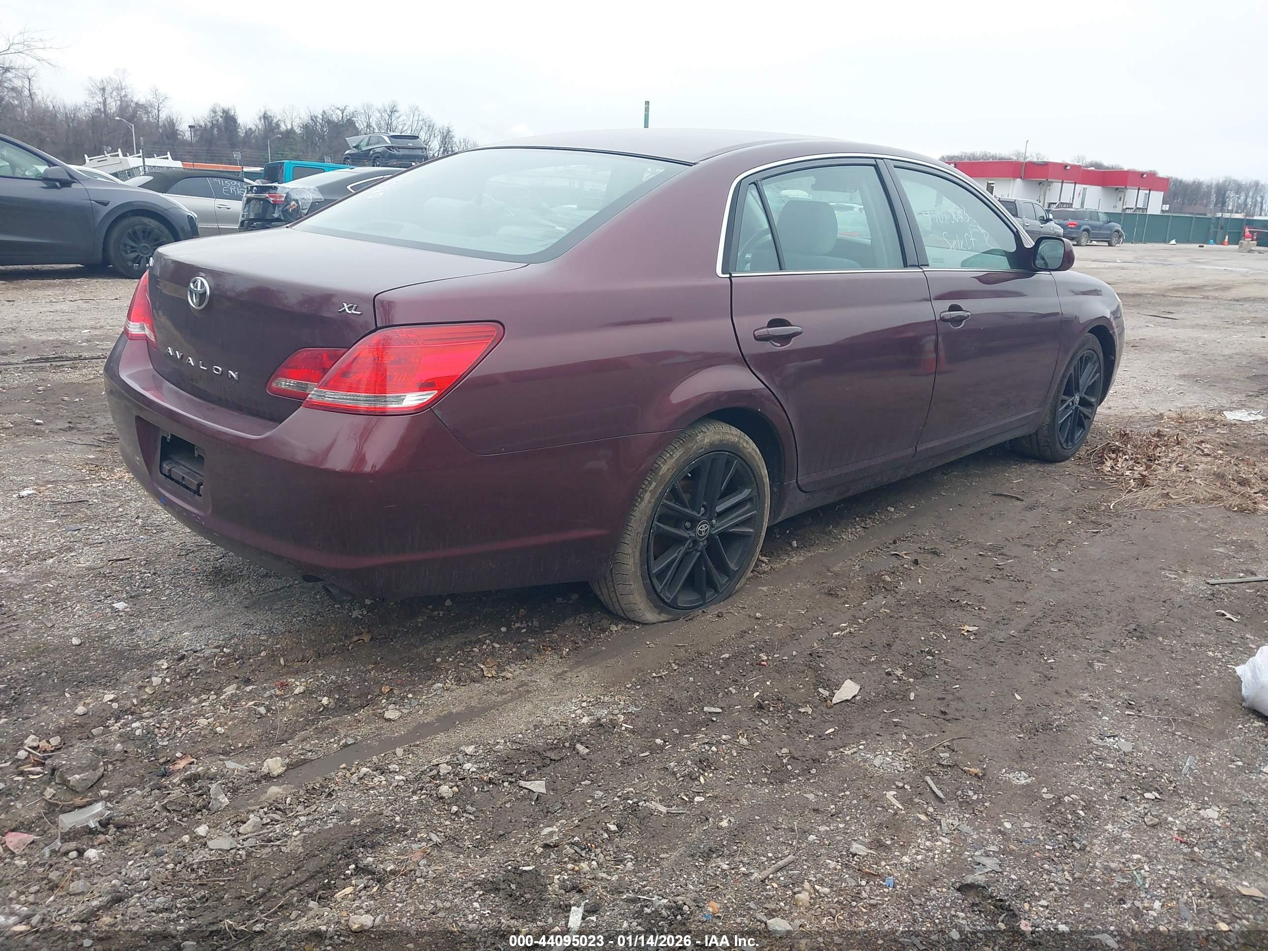TOYOTA AVALON image 4