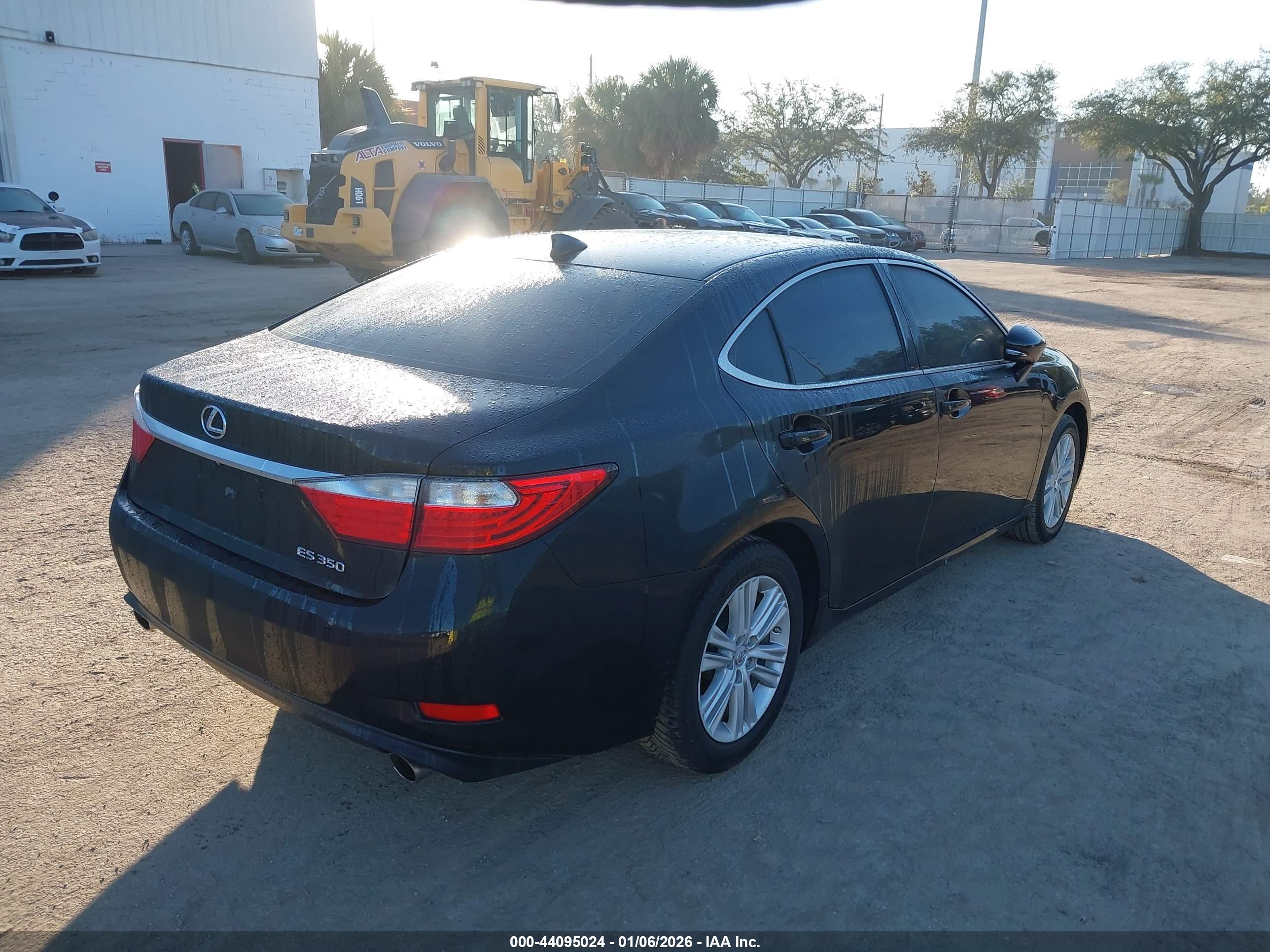 LEXUS ES image 4