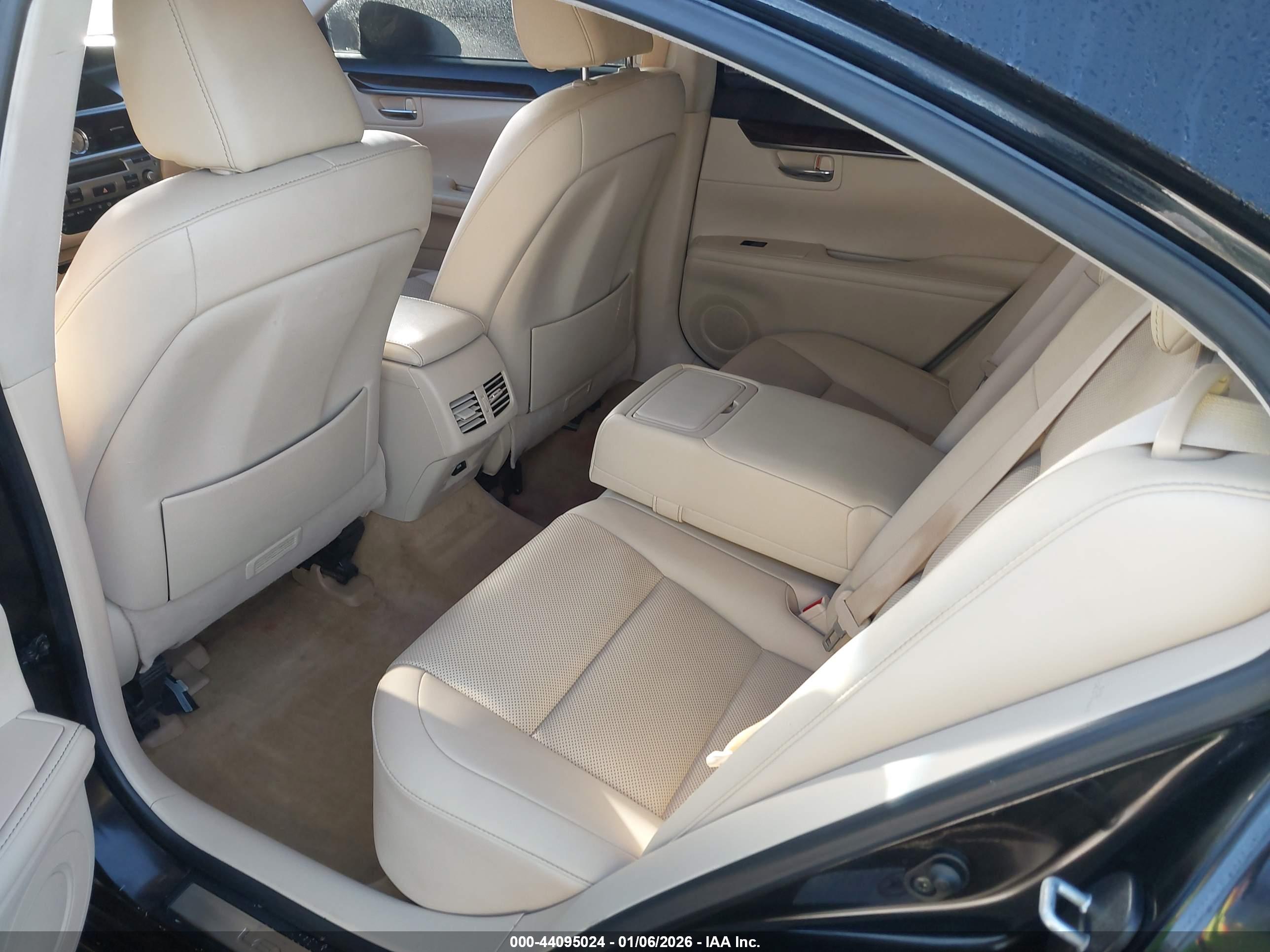 LEXUS ES image 8